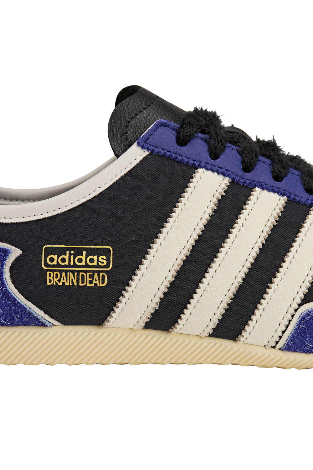 תמונת פנים של סניקרס אדידס X בריין דד