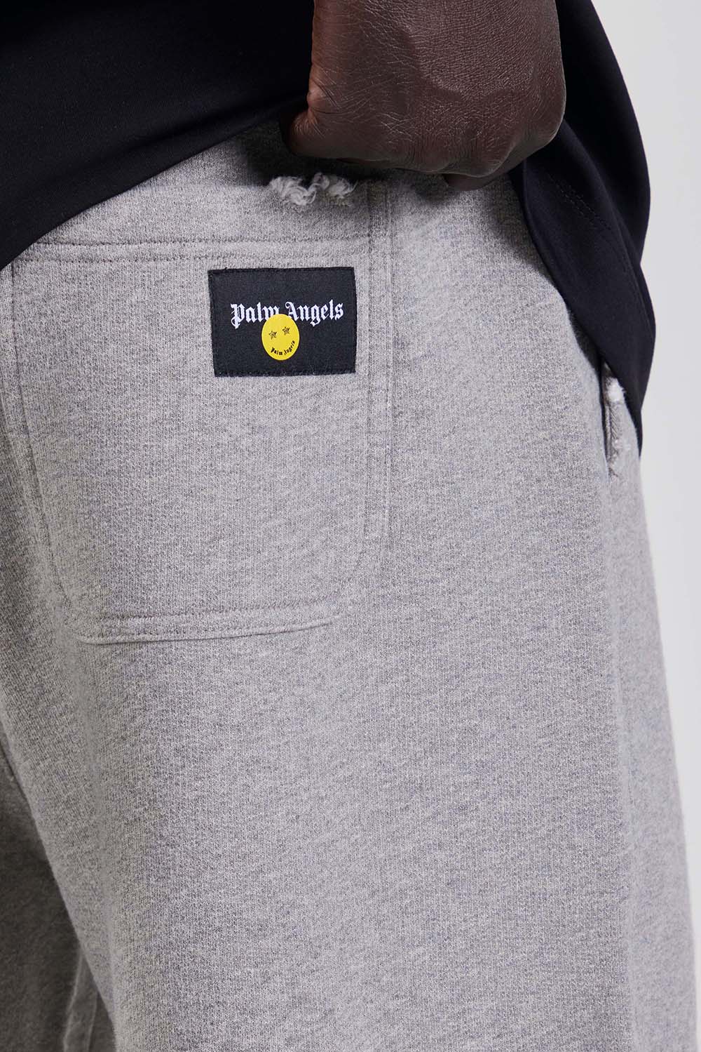 תמונת תקריב דוגמן של מכנסי ג'וגר קצרים