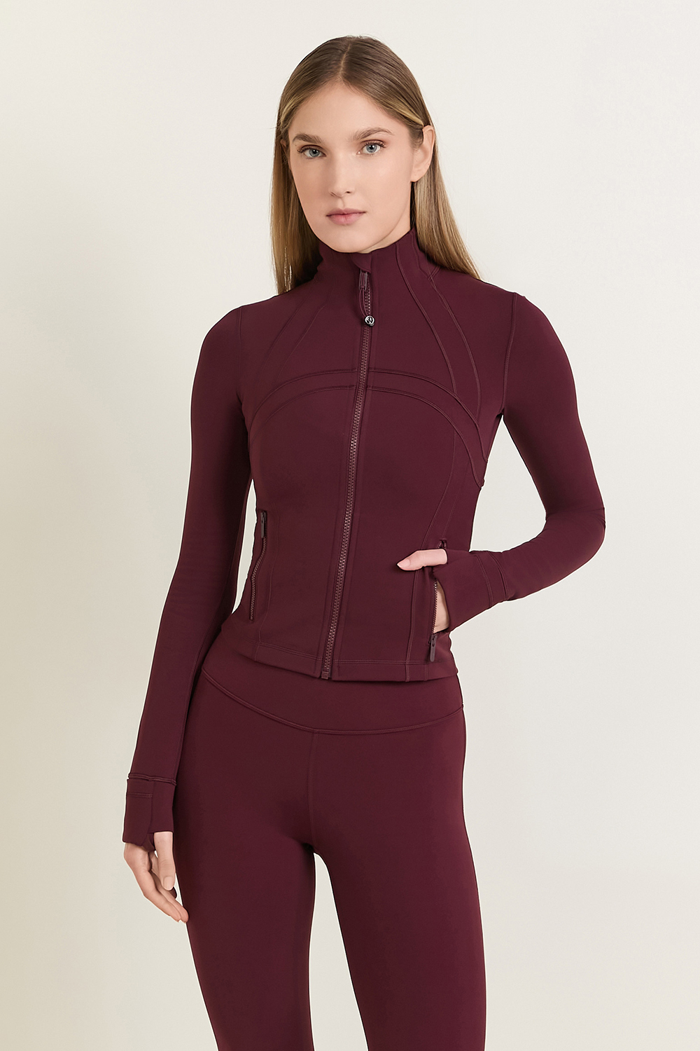 תמונת דוגמן קידמית של Define&trade; Cropped Jacket *Nulu