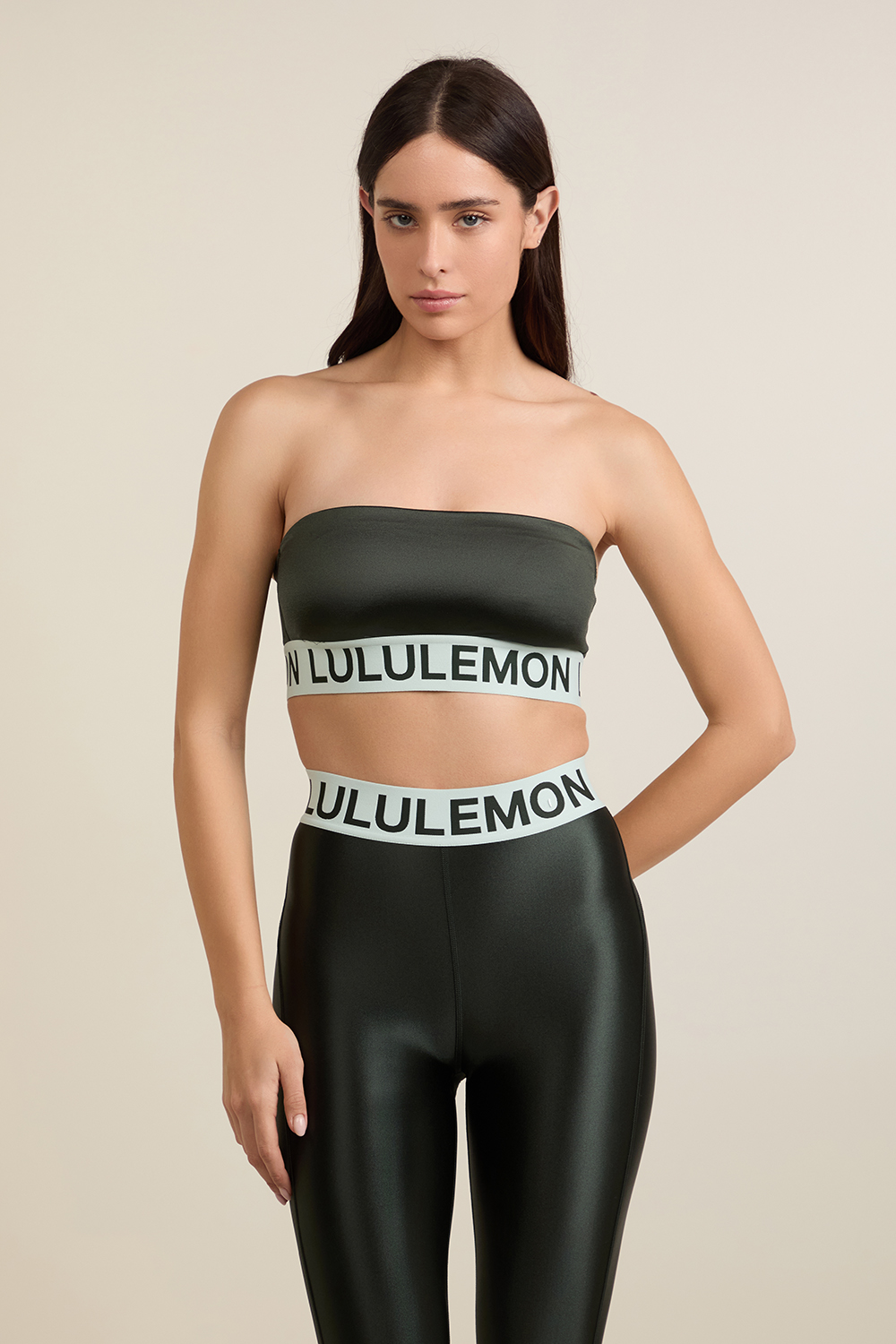 תמונת דוגמן אחורית של Satin Shine Logo Train Bra