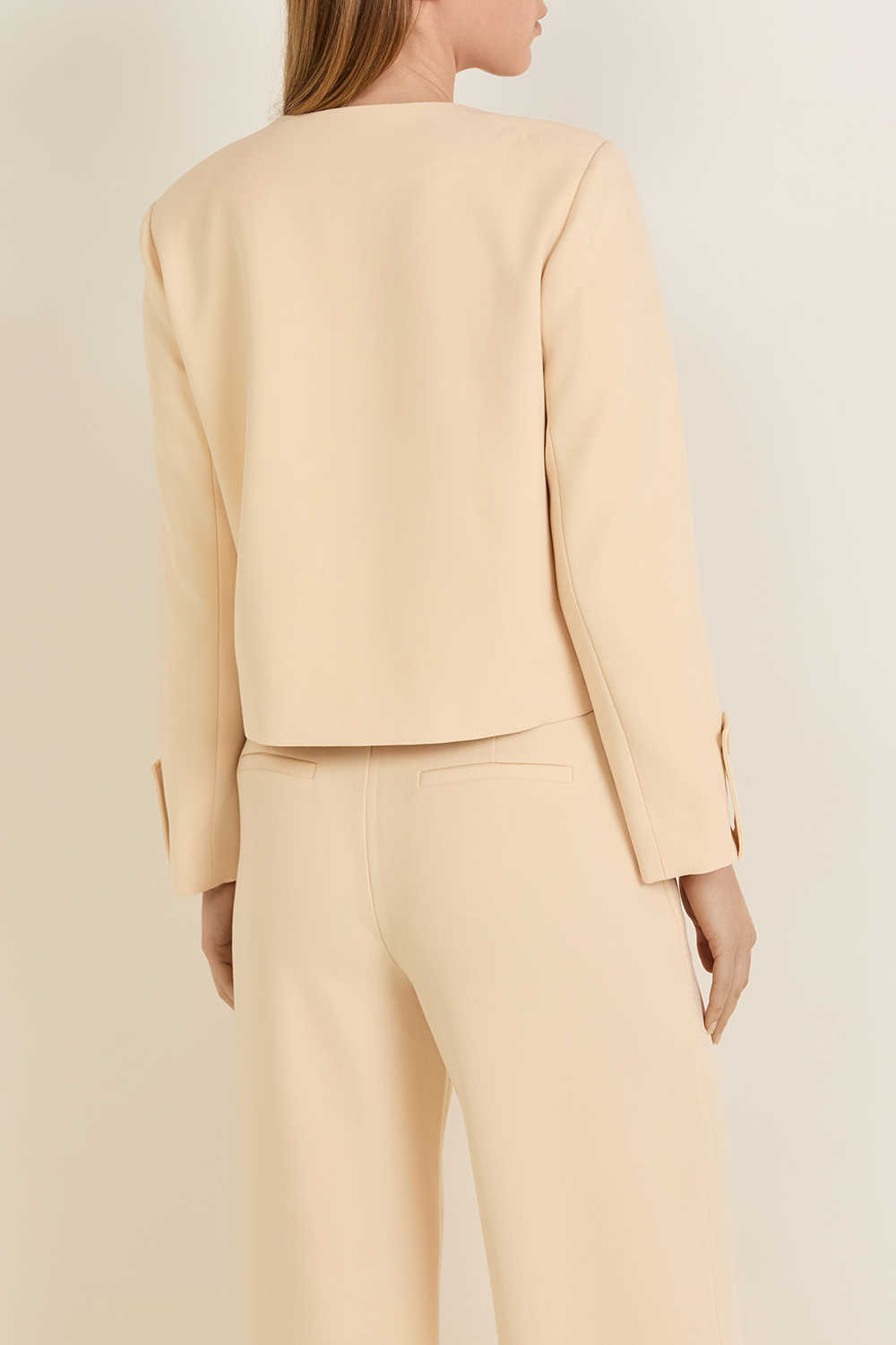 תמונת דוגמן אחורית של ז'קט אורורה