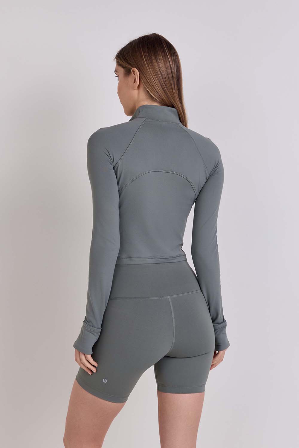 תמונת דוגמן אחורית של It's Rulu Cropped Half Zip