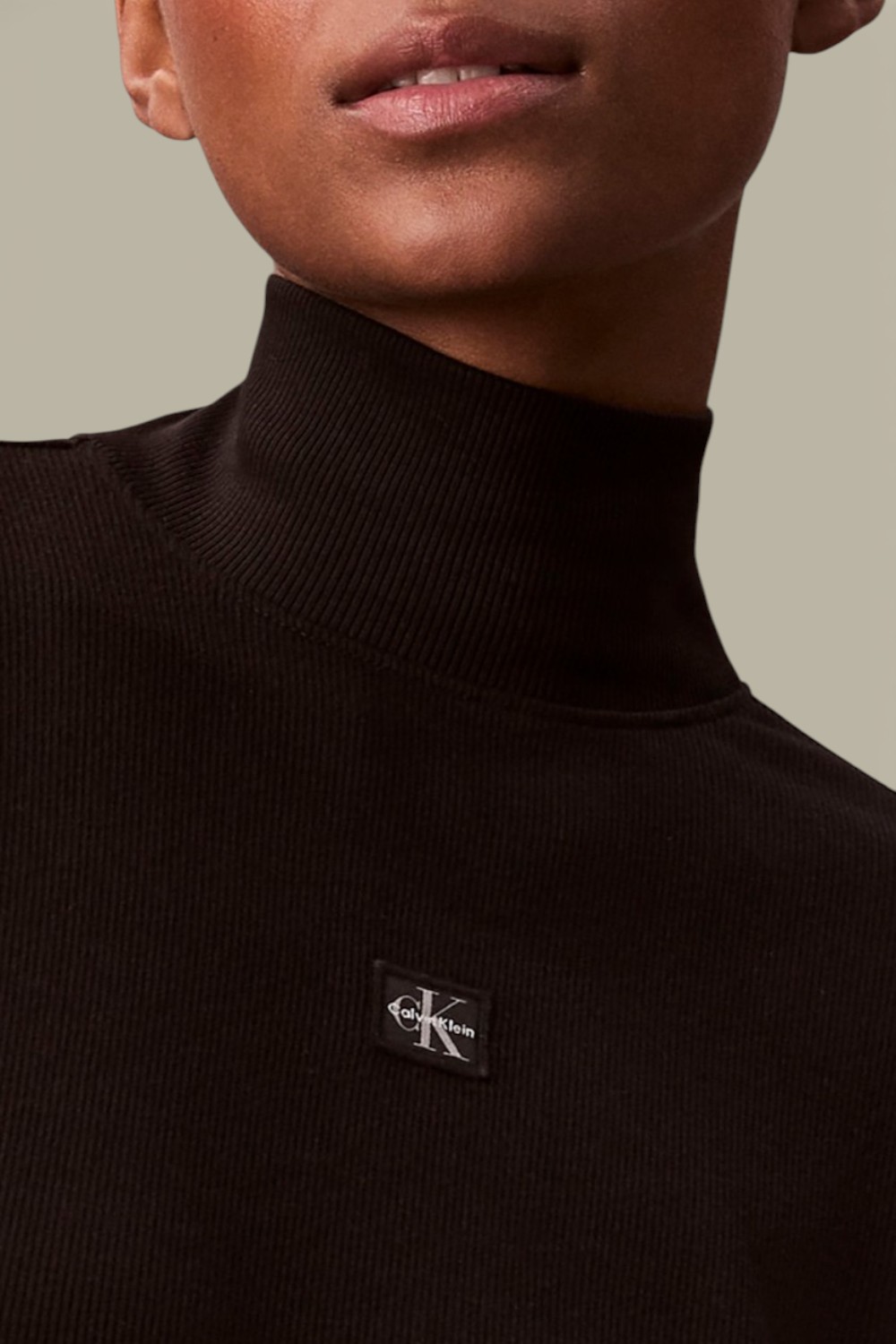 תמונת תקריב דוגמן של שמלת מיני גולף