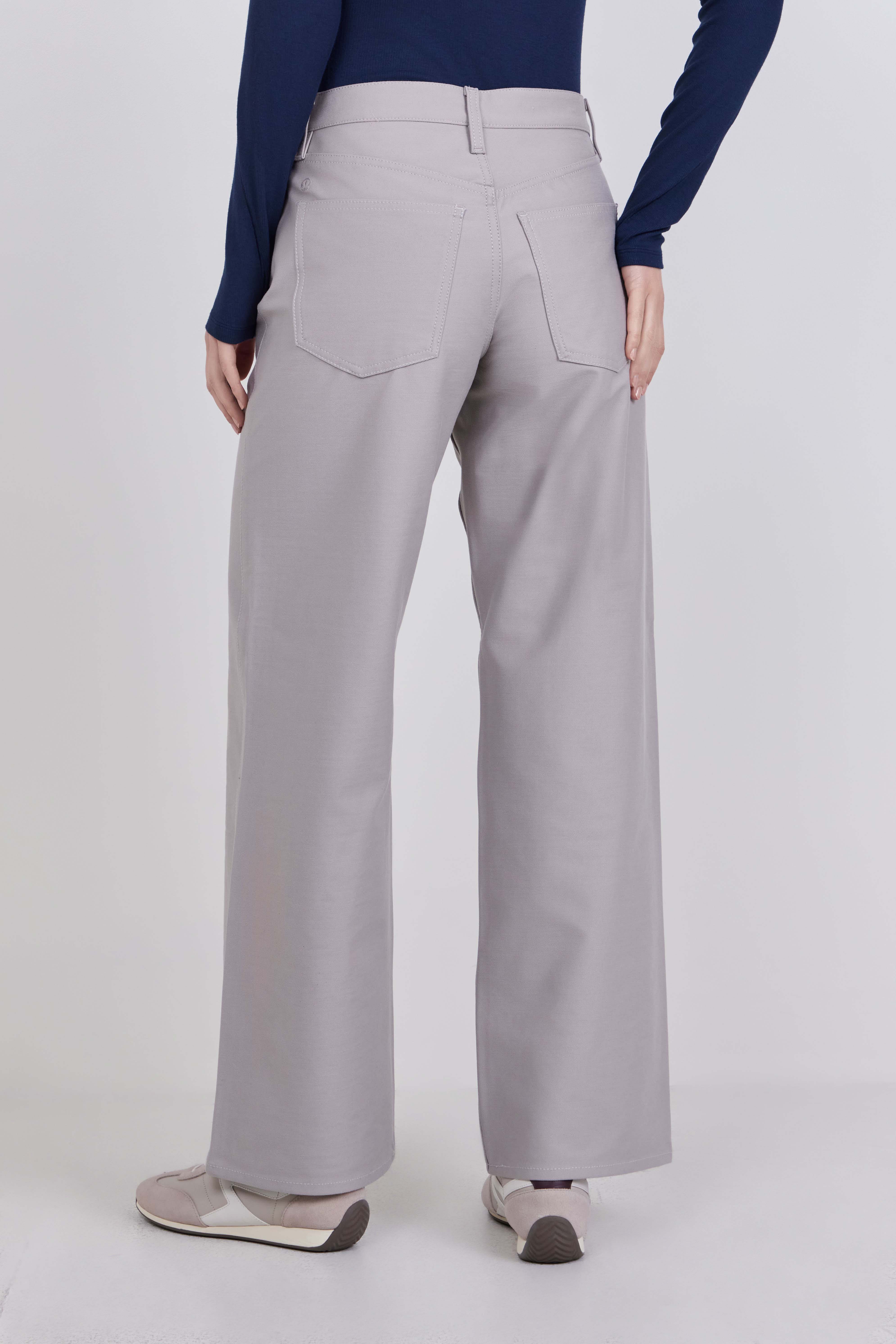 תמונת דוגמן אחורית של Easyfive Lr Classic-Wide Pant Regular