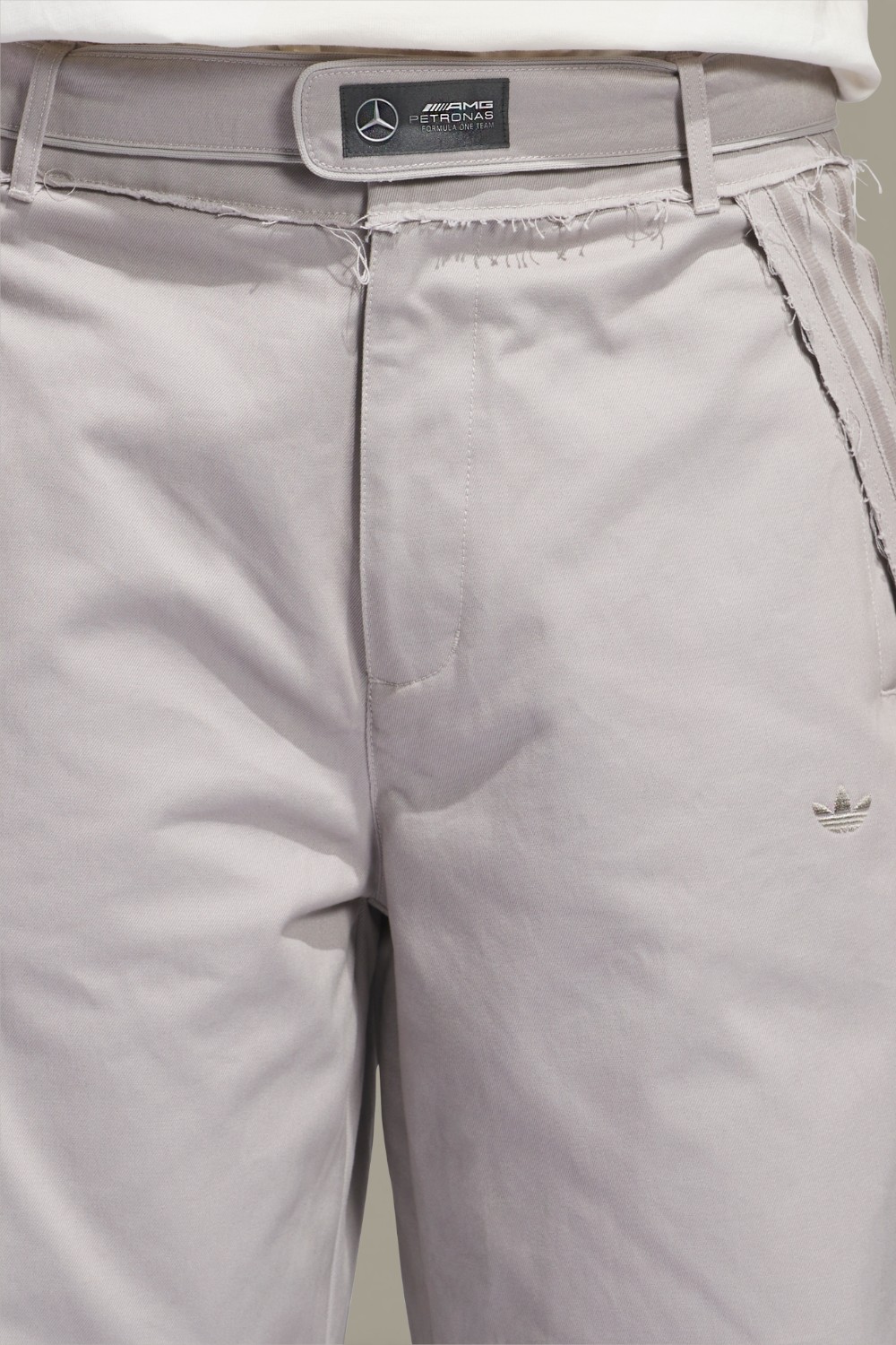 תמונת תקריב דוגמן של מכנסיים