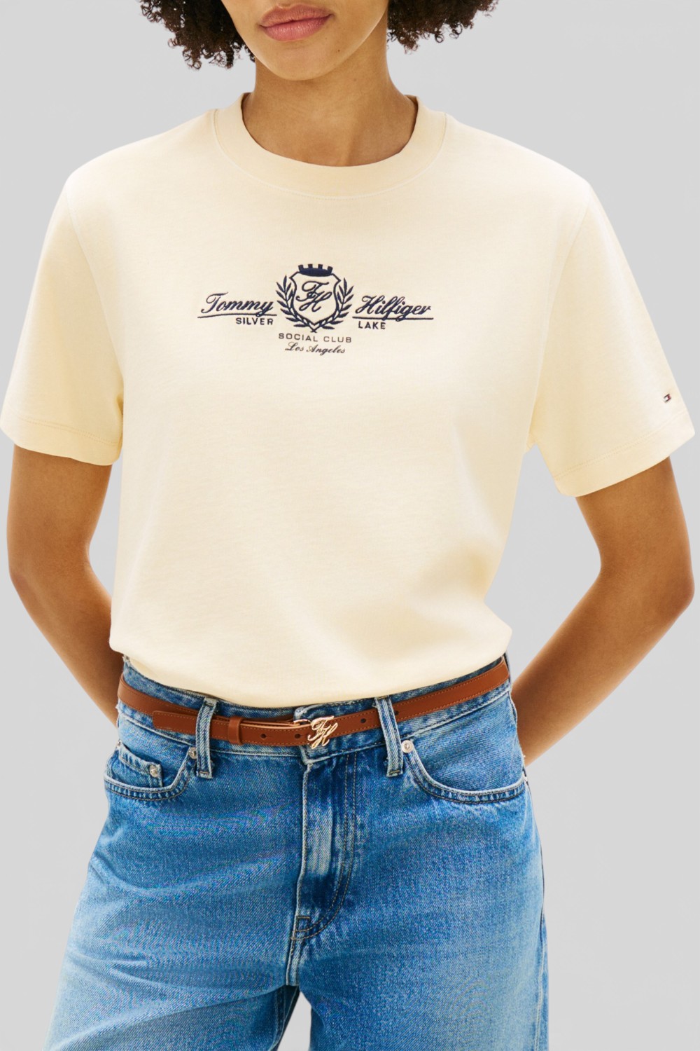 תמונת דוגמן קידמית של חולצת טי