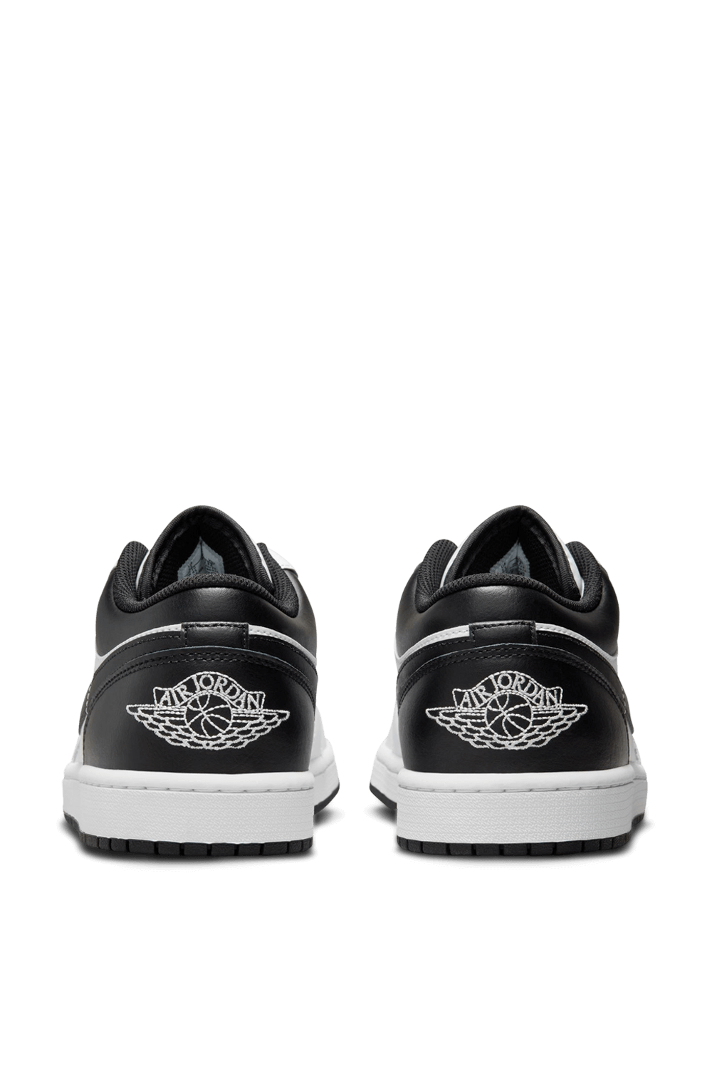 תמונת תקריב של נעלי סניקרס אייר ג'ורדן 1