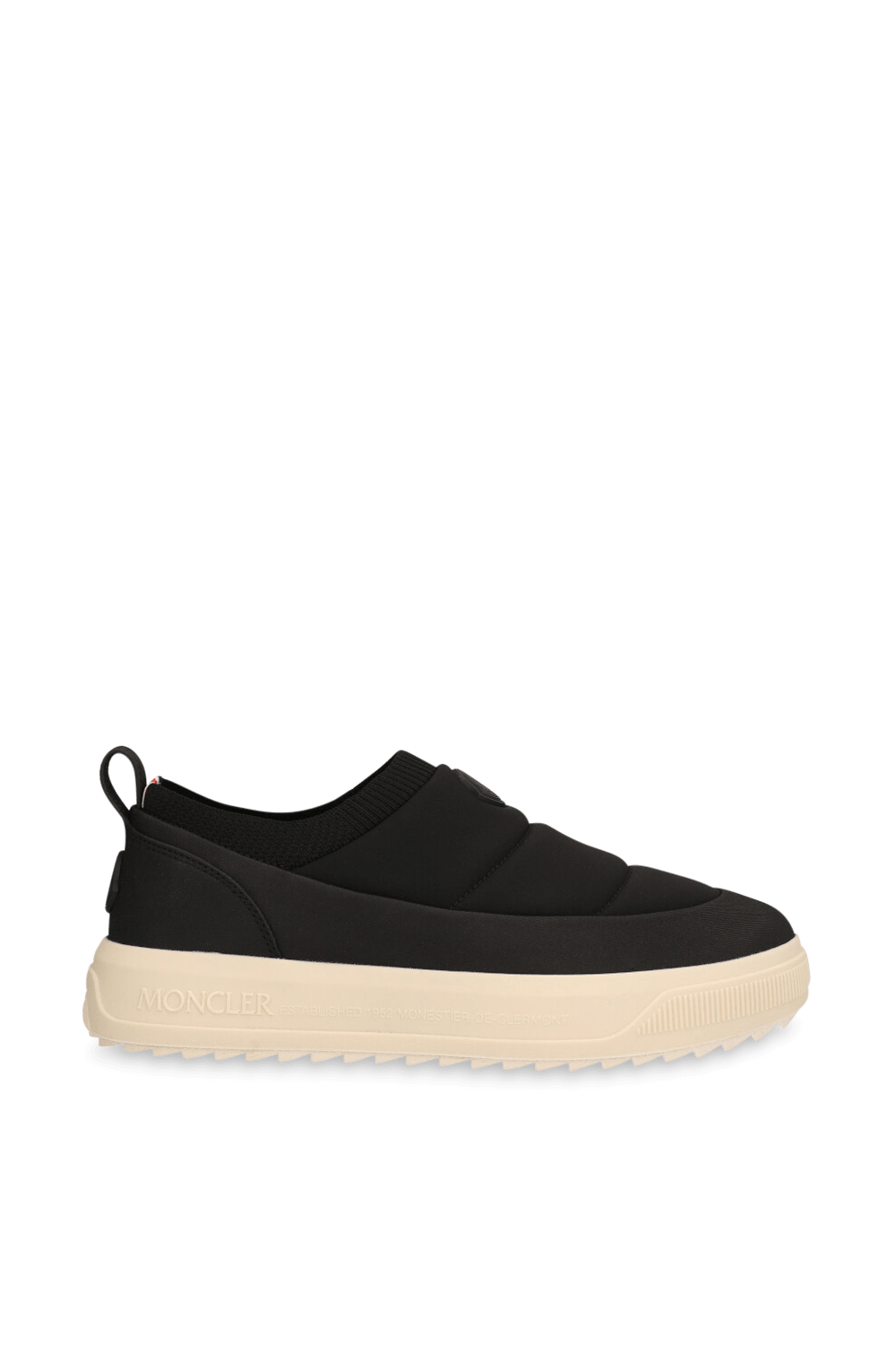 תמונה קידמית של נעלי סניקרס סליפ-און