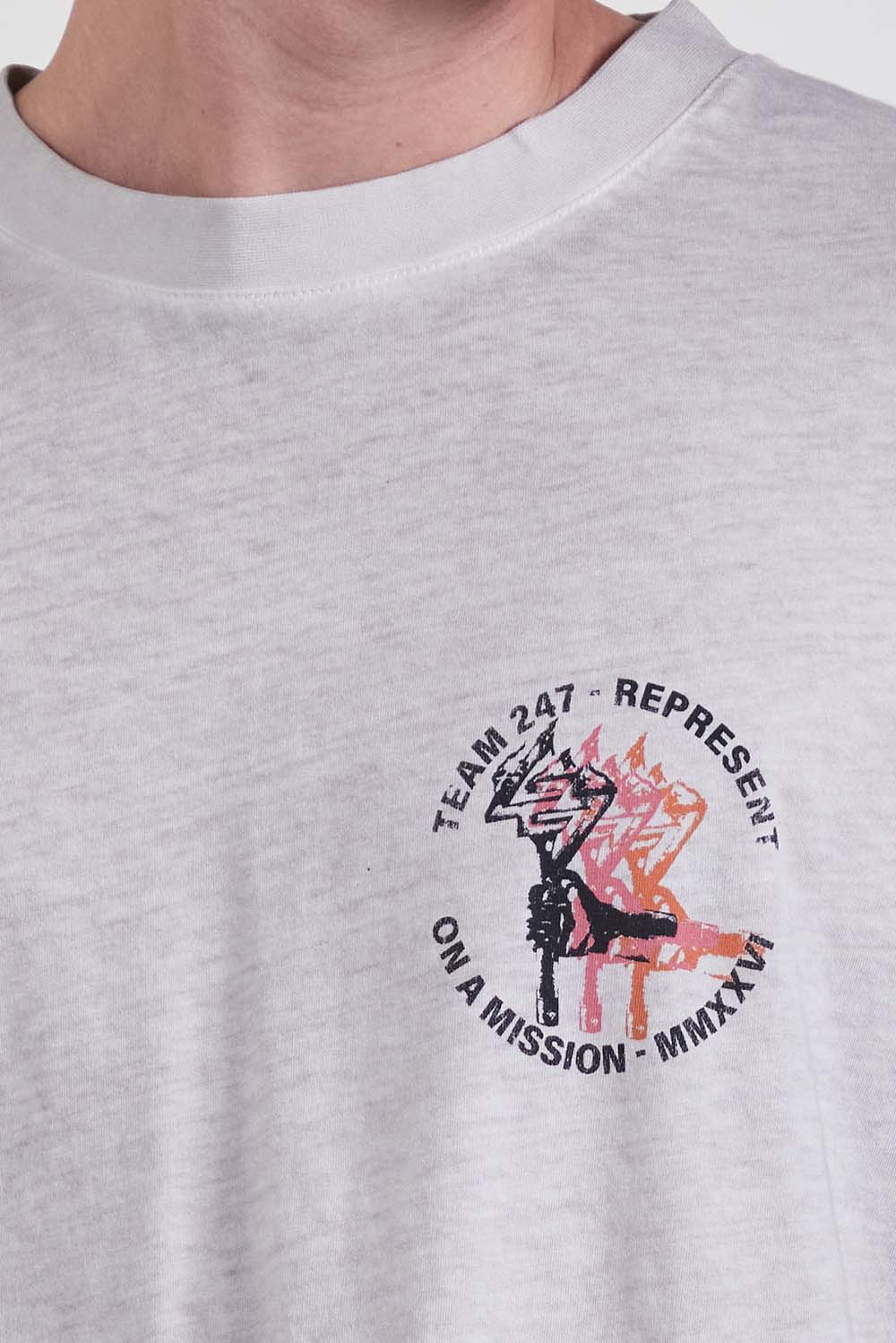 תמונת תקריב דוגמן של חולצת טי