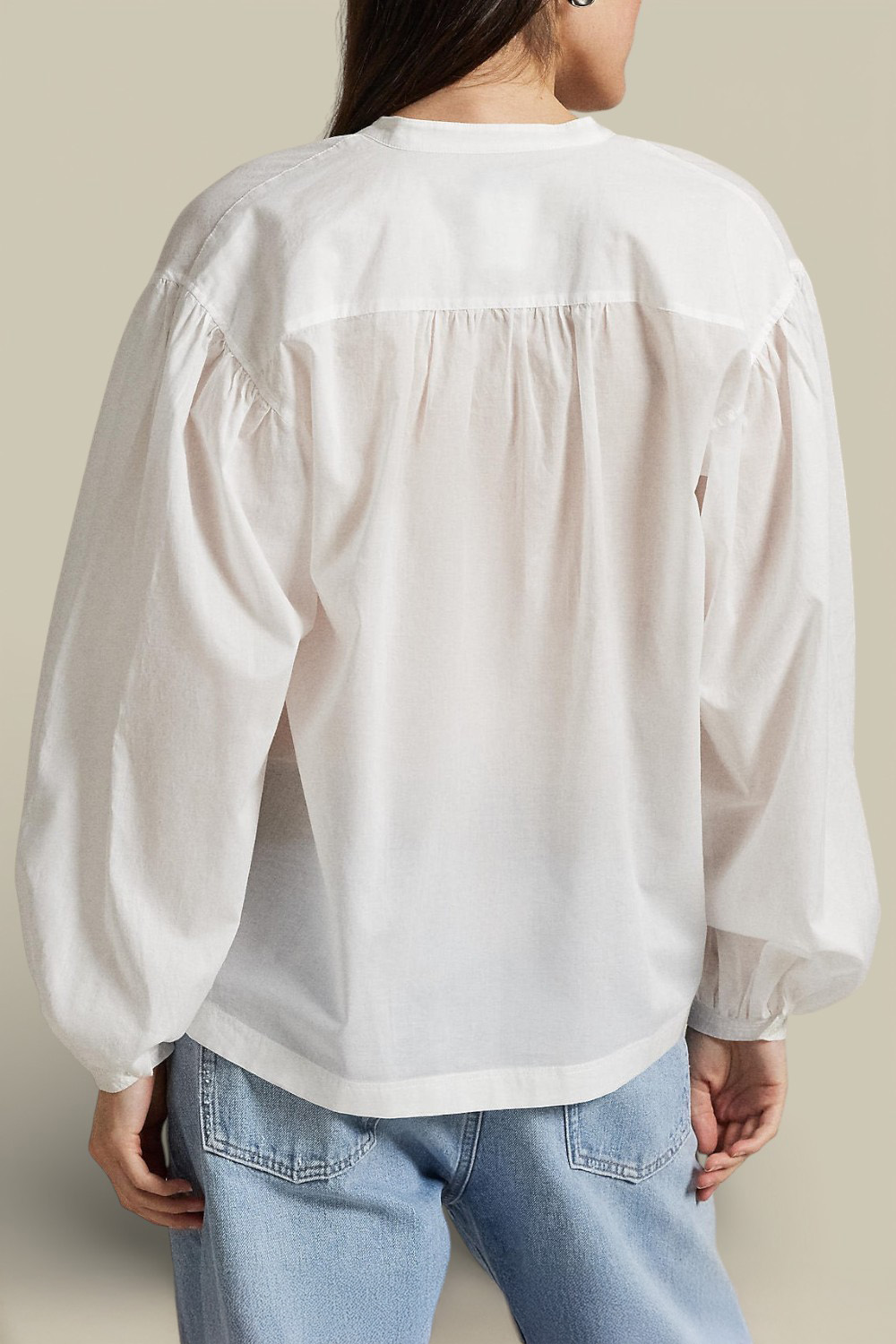 תמונת דוגמן אחורית של חולצה מכופתרת ארוכה