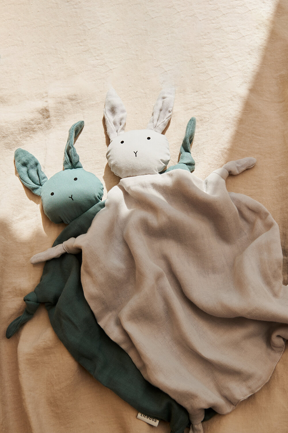 תמונת אווירה של שמיכי ארנב מכותנה אורגנית