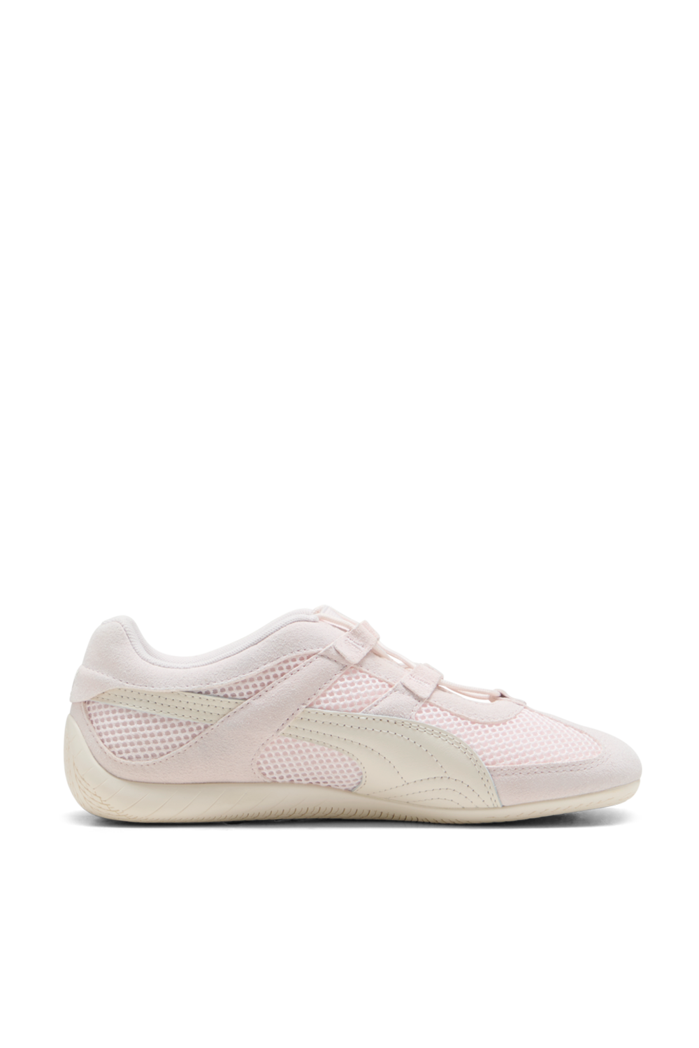 תמונה קידמית של נעלי סניקרס