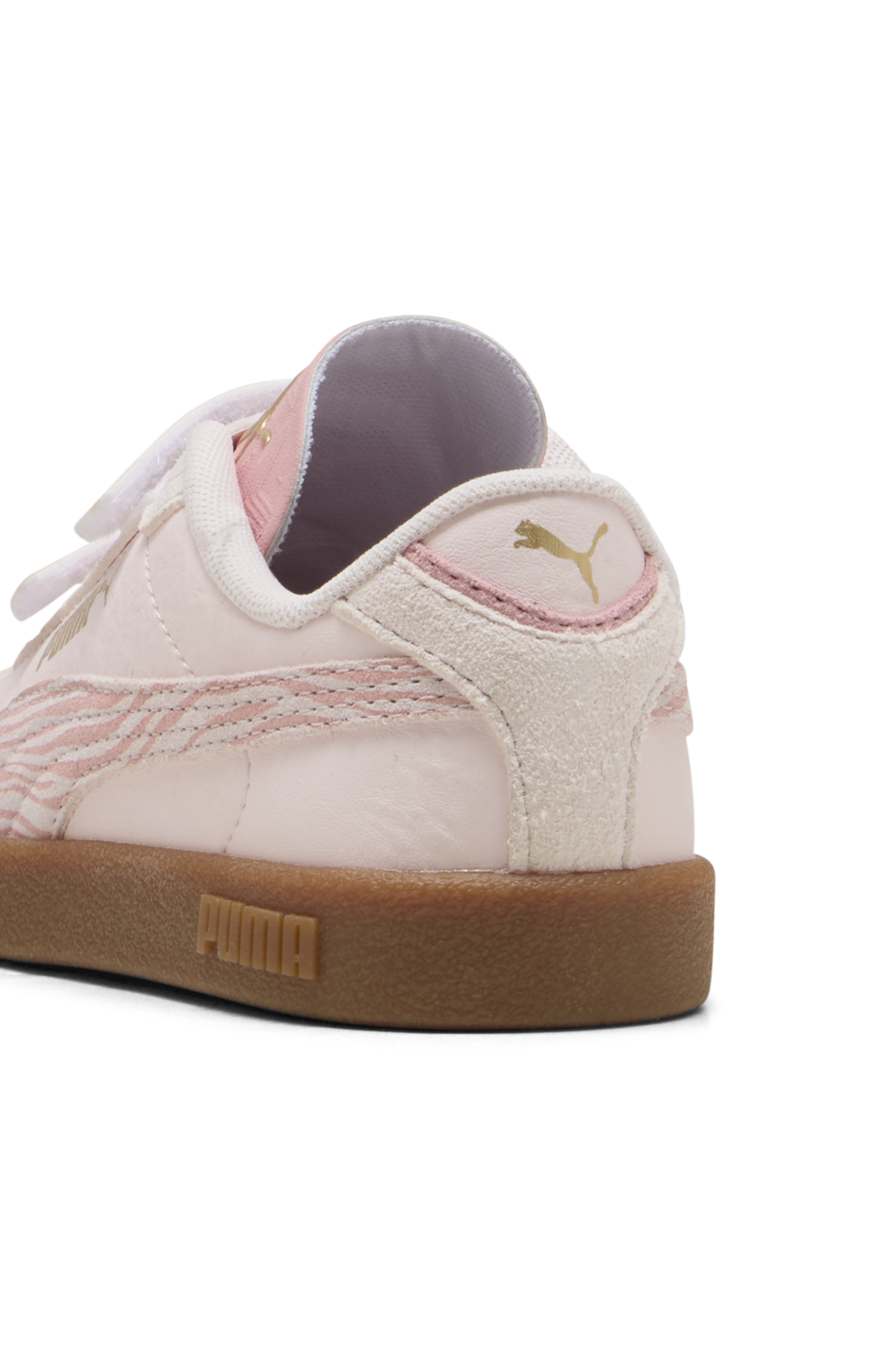 תמונת פנים של נעלי סניקרס