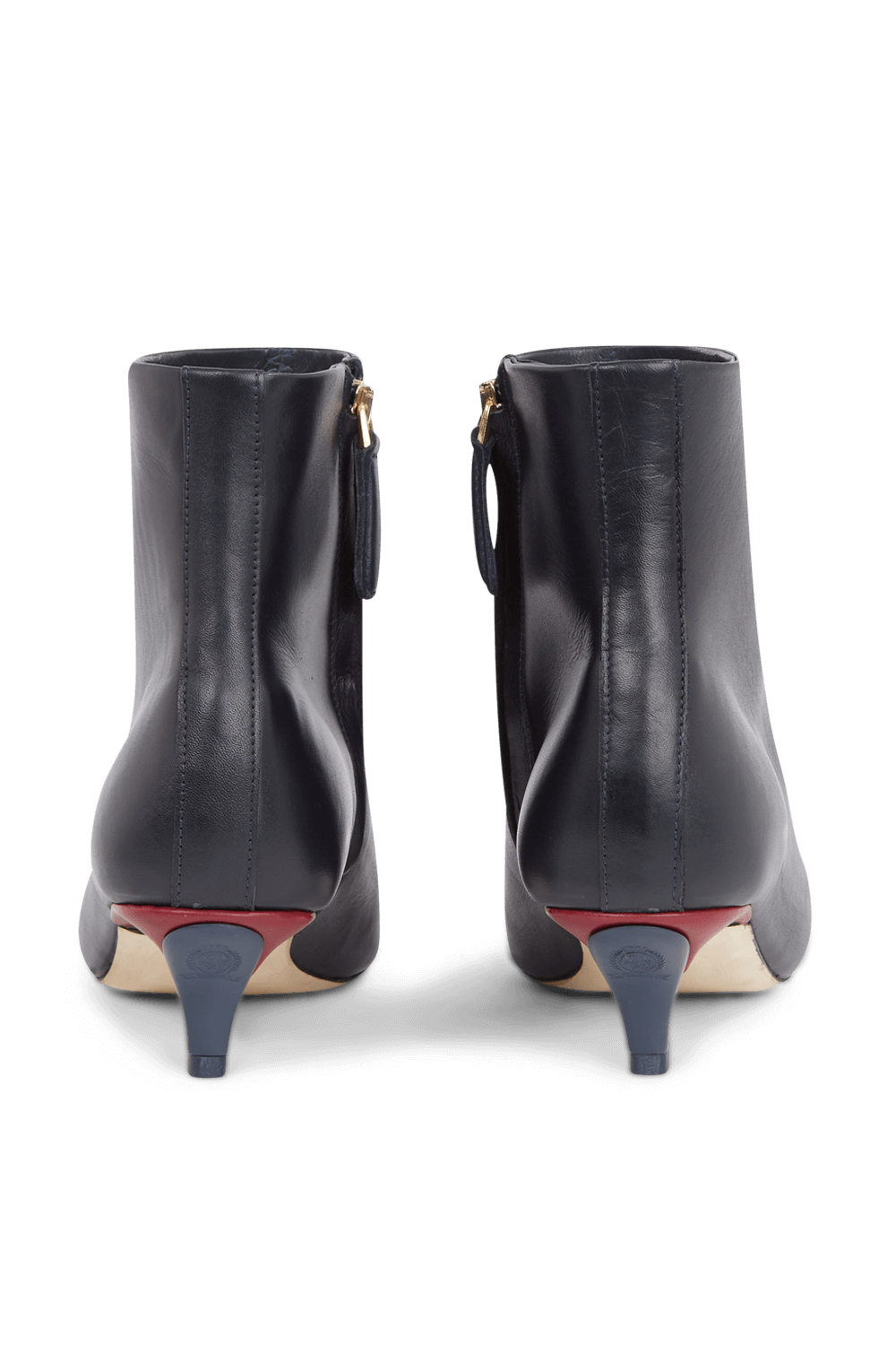 תמונת תקריב של מגפונים עם עקב נמוך