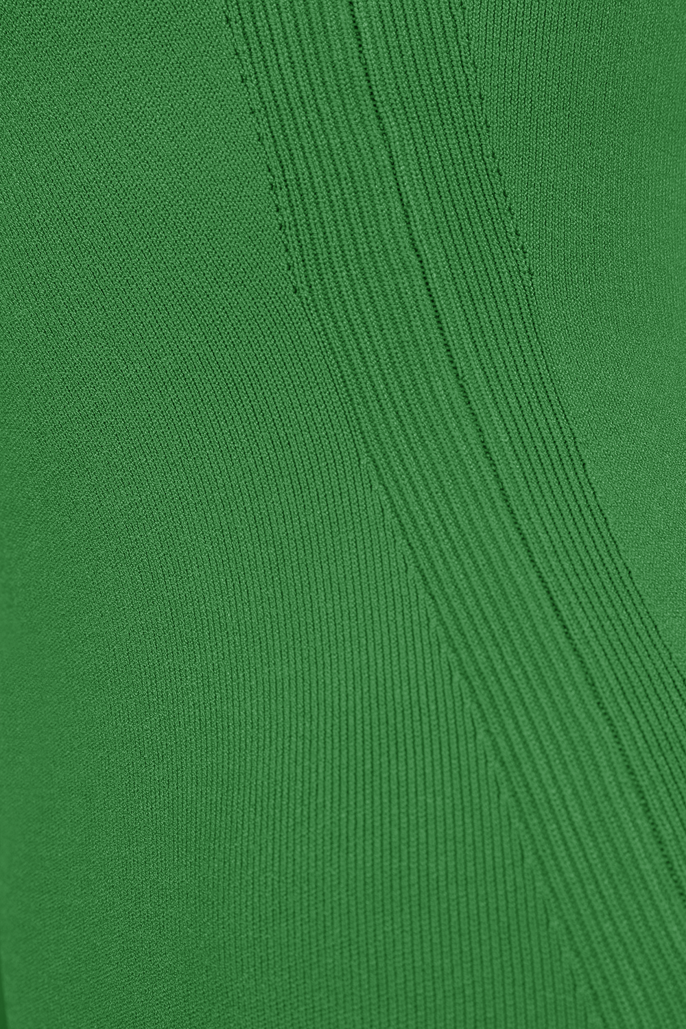 תמונה אחורית של חולצה אופנתית א-סימטרית