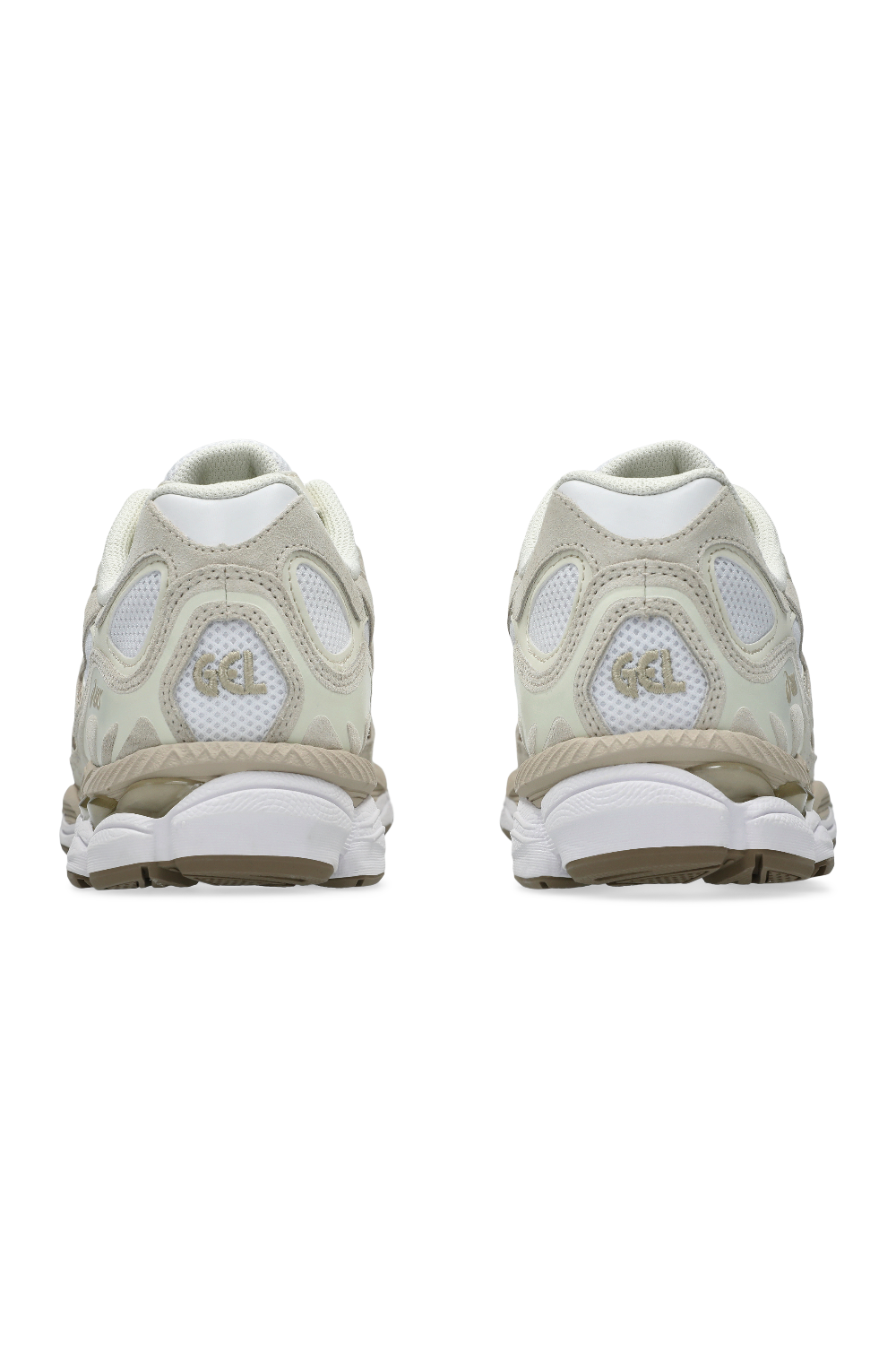 תמונת תקריב של נעלי סניקרס ג'ל ניו-יורק