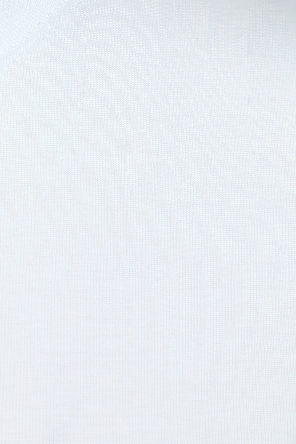 תמונה אחורית של חולצת טי לבנה בייסיק