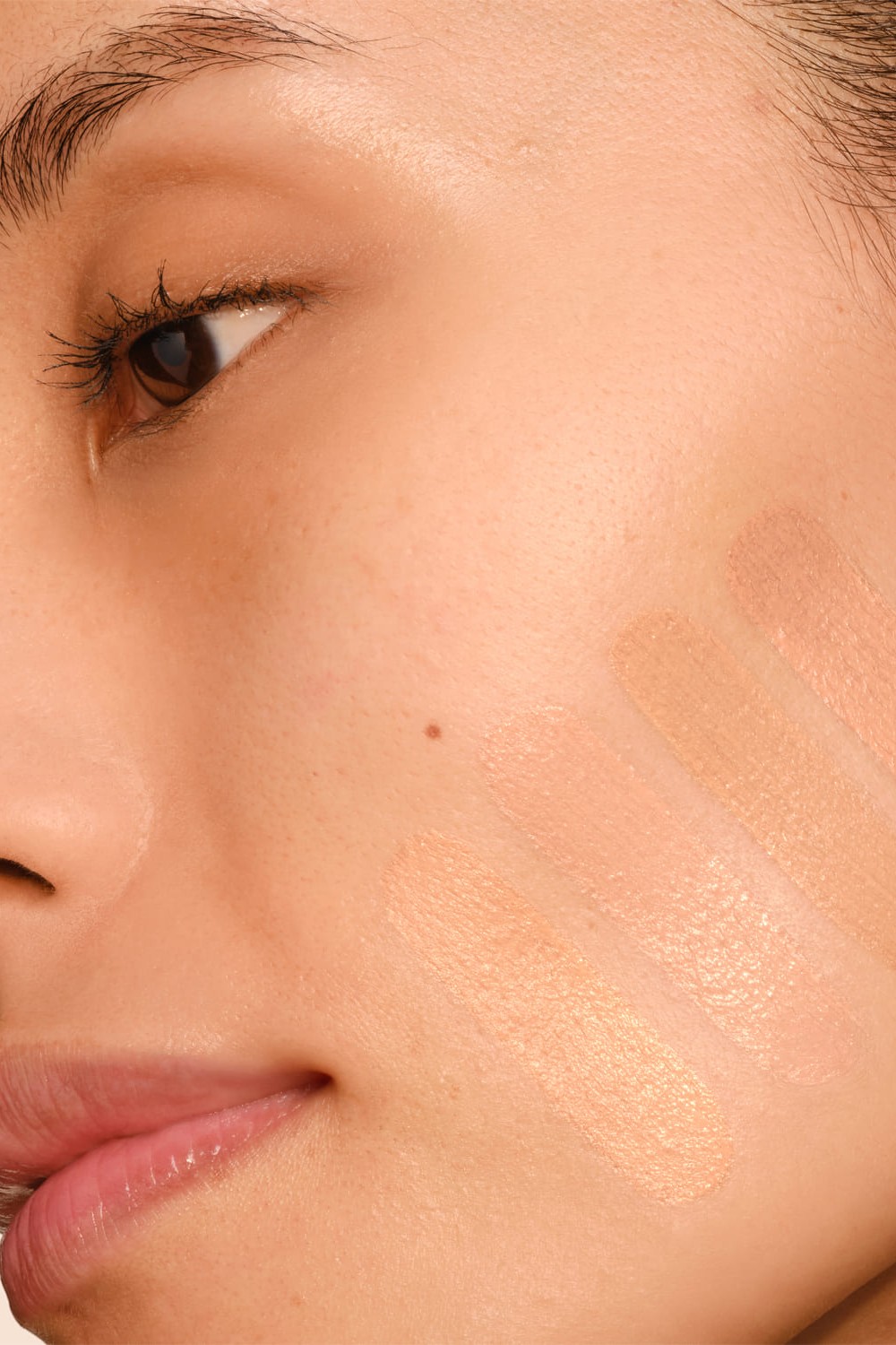 תמונת תקריב של Skin Tint Longwear & Care 32 ML