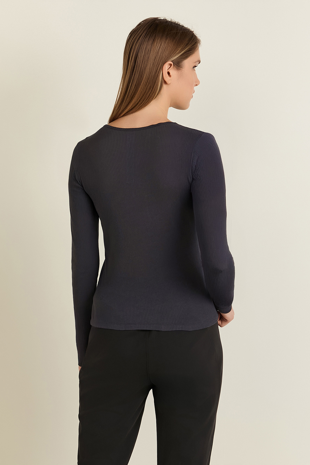 תמונת דוגמן אחורית של Sheer Cotton Ribbed Crewneck Long Sleeve