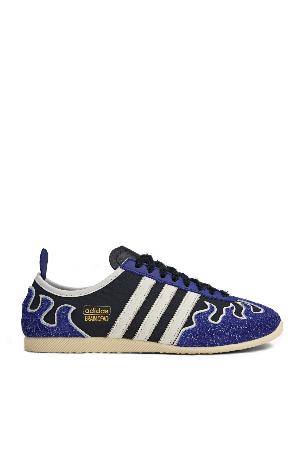 תמונה קידמית של סניקרס אדידס X בריין דד