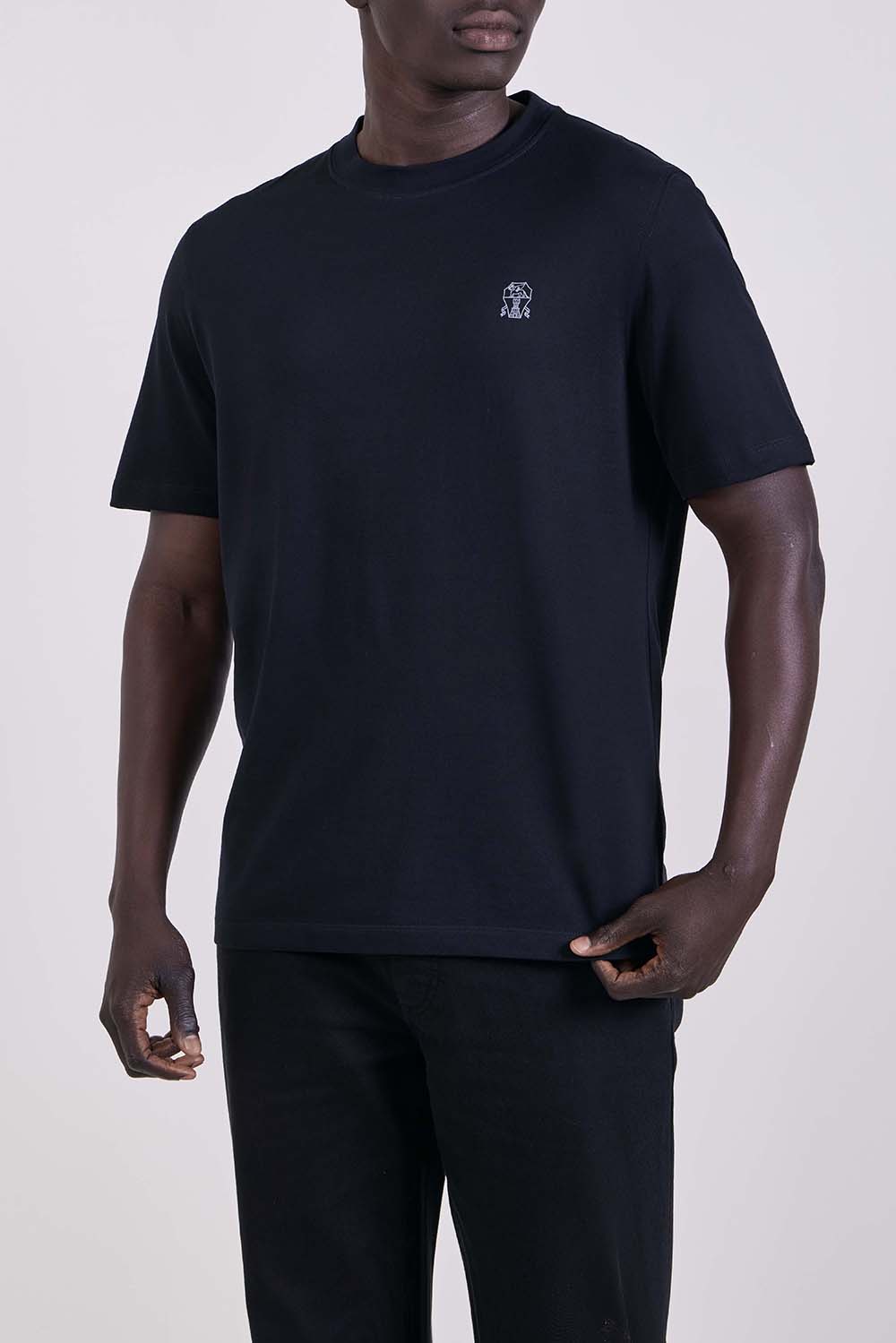 תמונת דוגמן קידמית של חולצת טי בגזרה ישרה