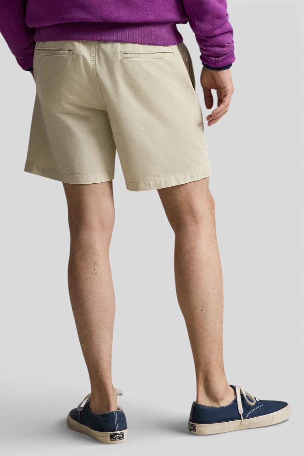 תמונת דוגמן אחורית של מכנסיים קצרים