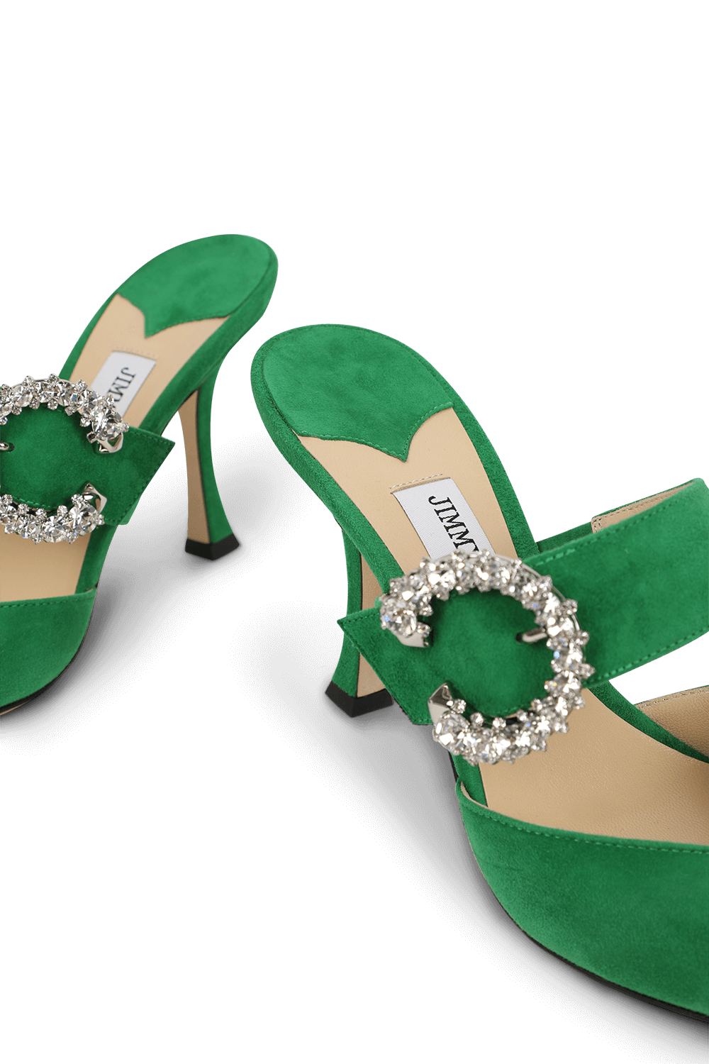 תמונת תקריב של נעלי עקב ירוקות מרתה 90 עם אבזם נוצץ