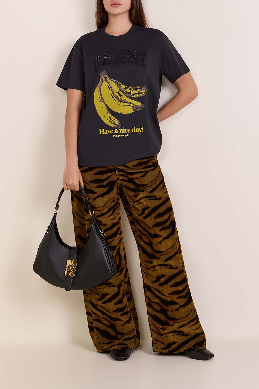 תמונת דוגמן קידמית של תיק כתף סמול