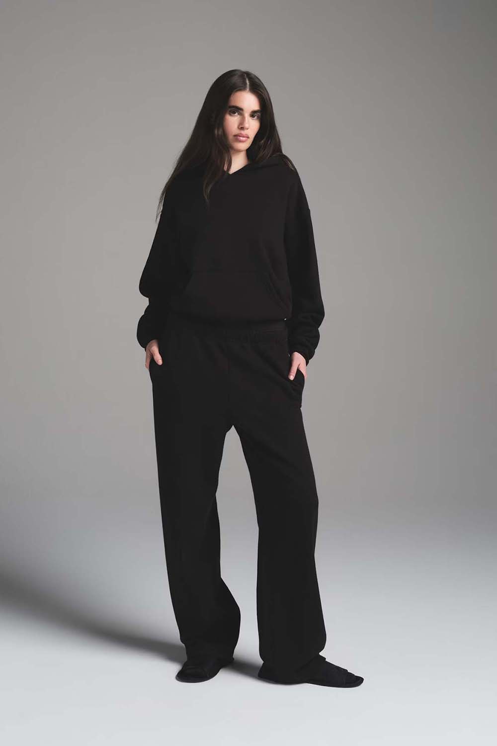 תמונת דוגמן קידמית של CLASSIC PULLOVER HOODIE