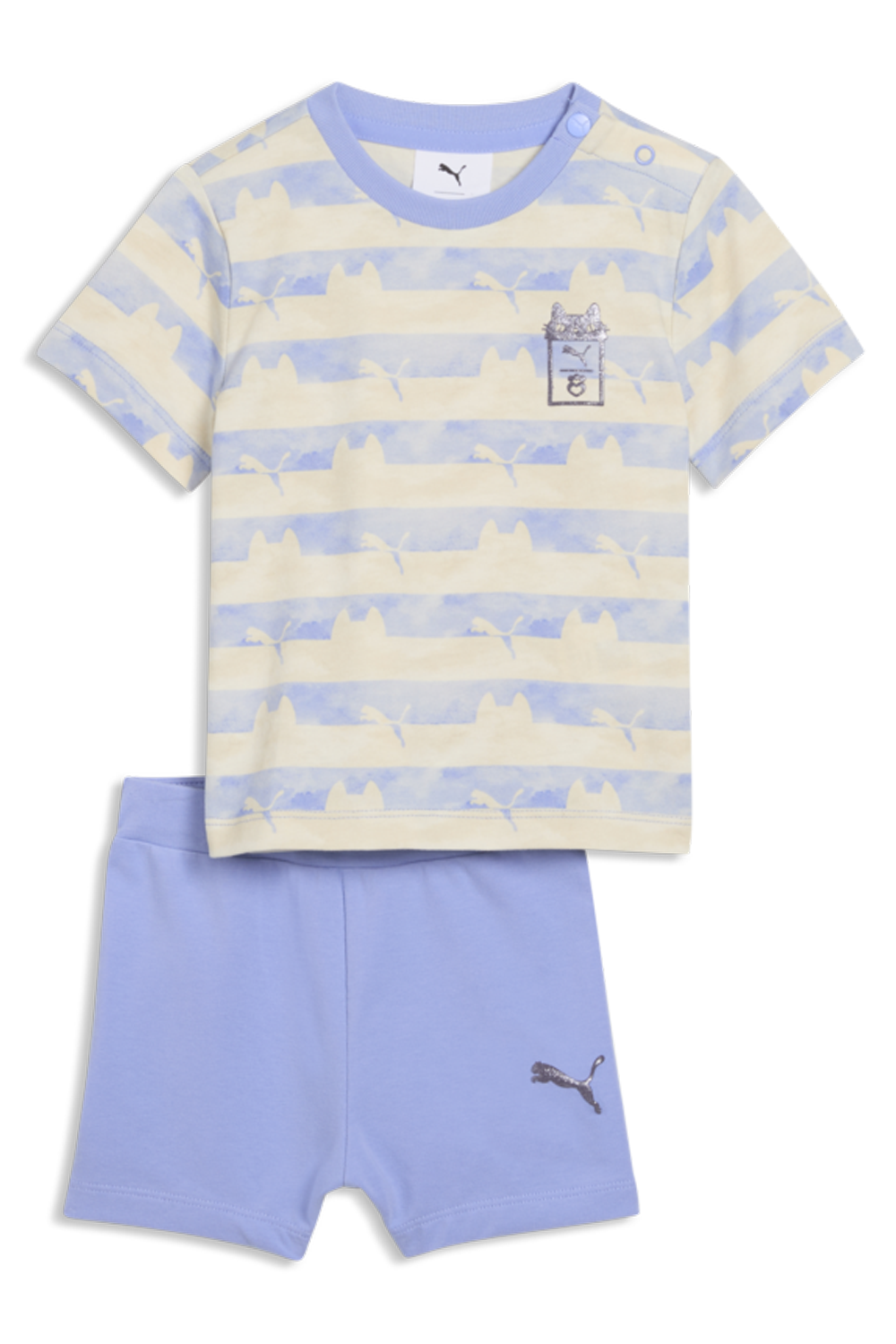 תמונה קידמית של סט חולצה ומכנסיים קצרים