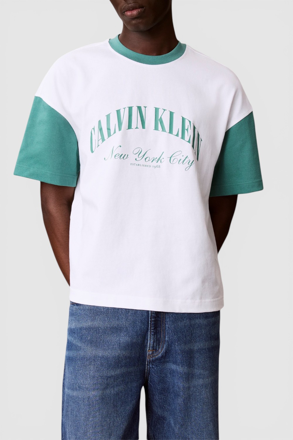 תמונת דוגמן קידמית של חולצת טי