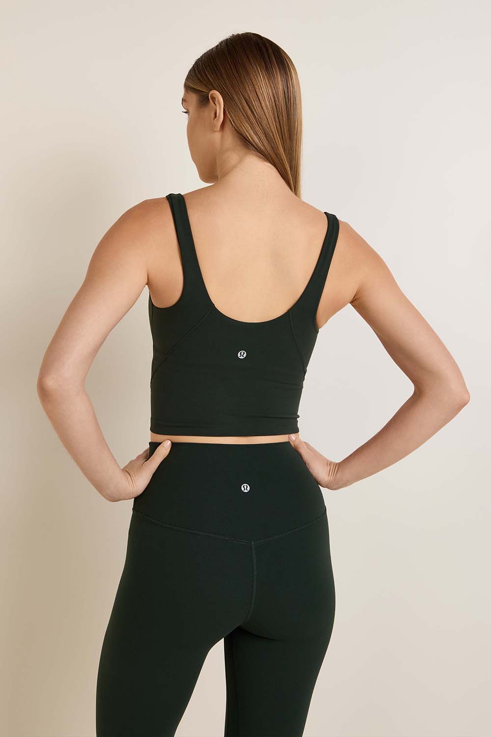 תמונת דוגמן אחורית של LULULEMON ALIGN&trade; TANK