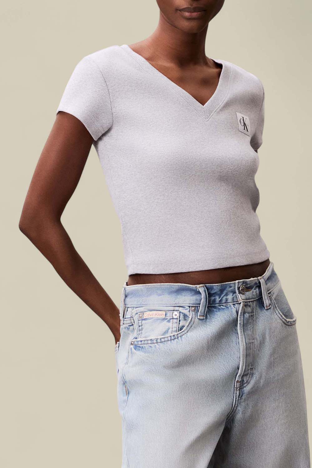 תמונת דוגמן קידמית של חולצת טי ריב