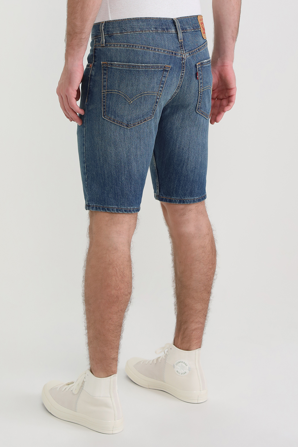 תמונת דוגמן אחורית של מכנסי ג'ינס 405 קצרים ישרים