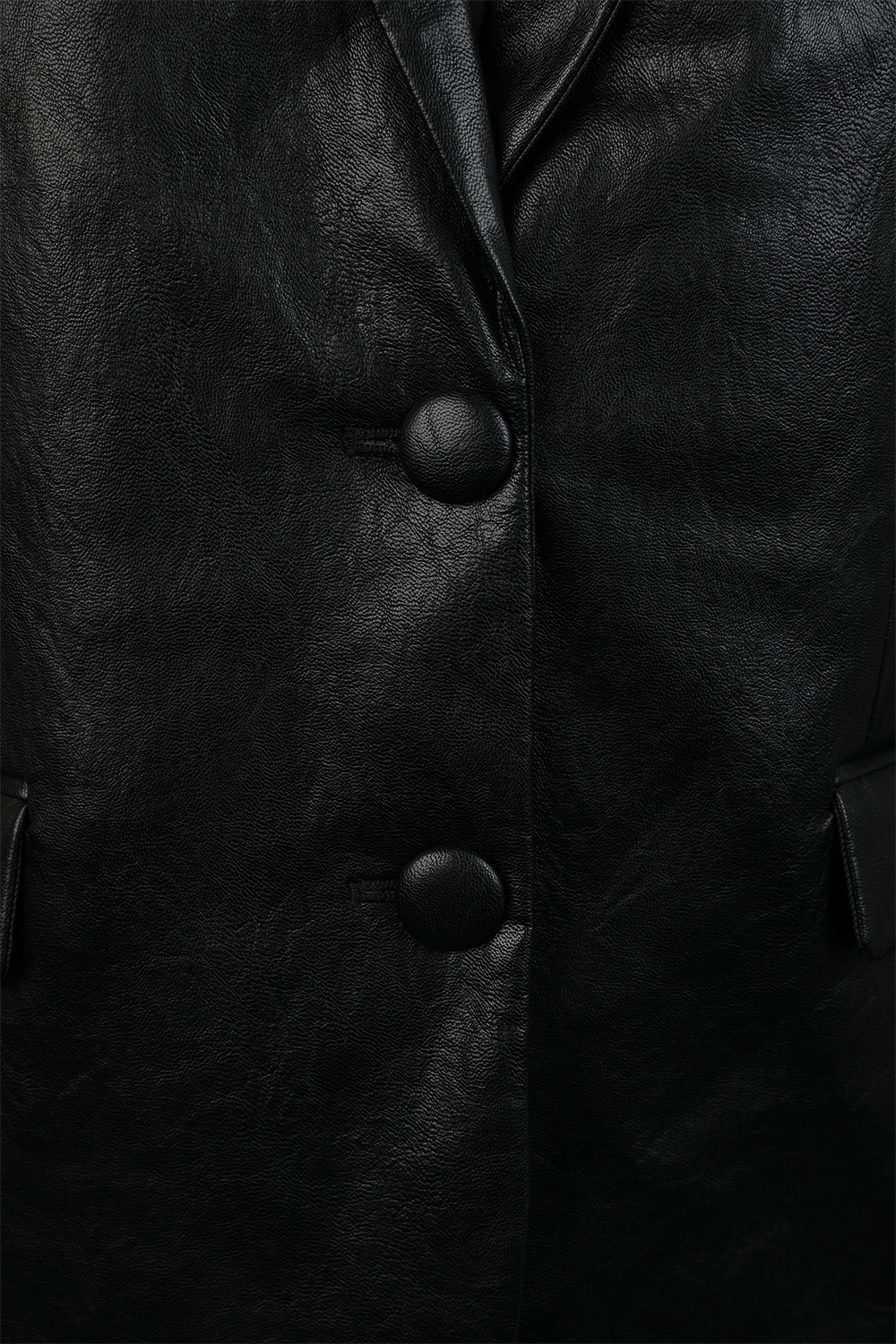 תמונה אחורית של בלייזר מחויט מעור