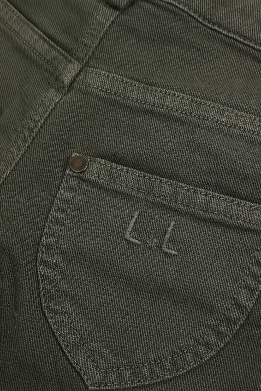 תמונה אחורית של מכנסי ג'ינס ברמודה- גילאי 3-4 שנים