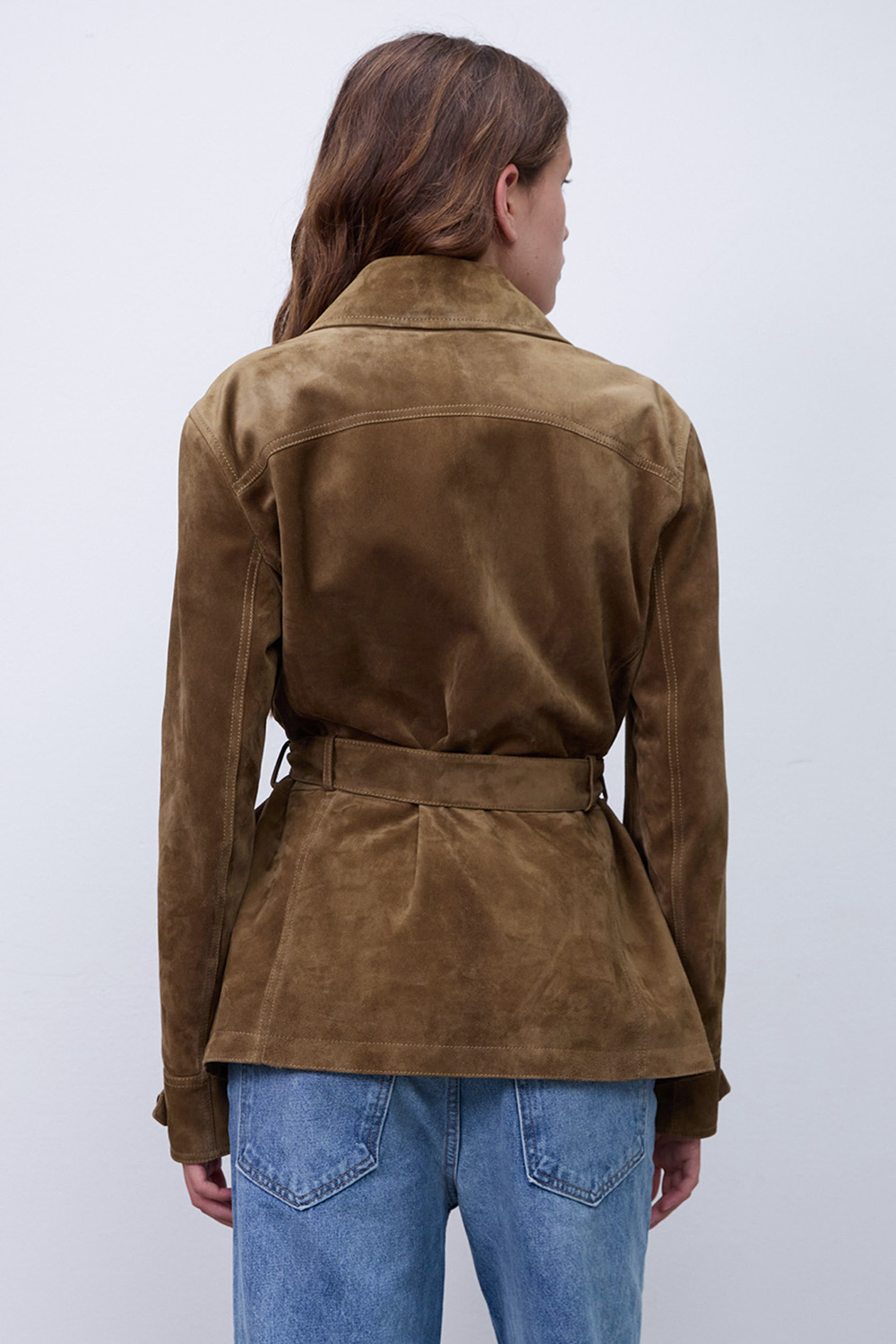 תמונת דוגמן אחורית של ז'קט זמש רך