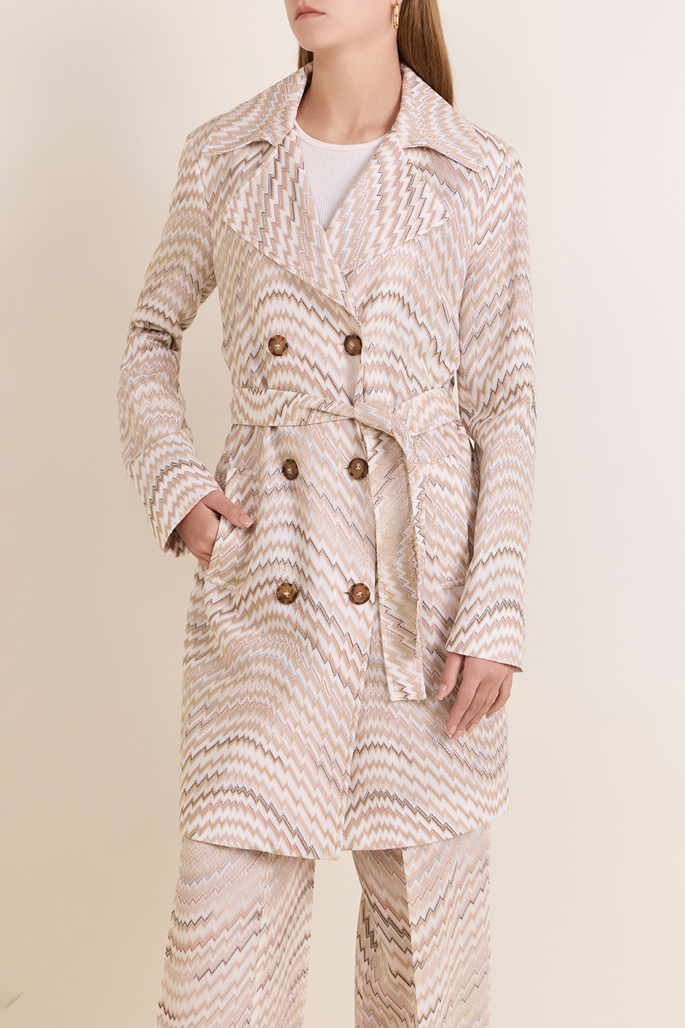 תמונת דוגמן קידמית של מעיל טרנץ'