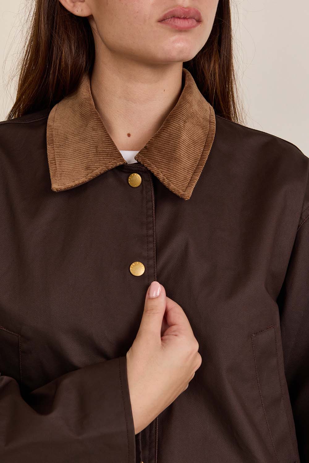 תמונת תקריב דוגמן של ז'קט כותנה