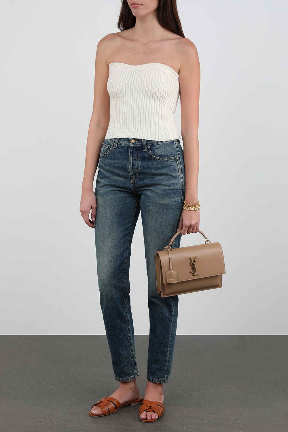 תמונת דוגמן קידמית של תיק סאן-סט מעור קאמל בגודל לארג'