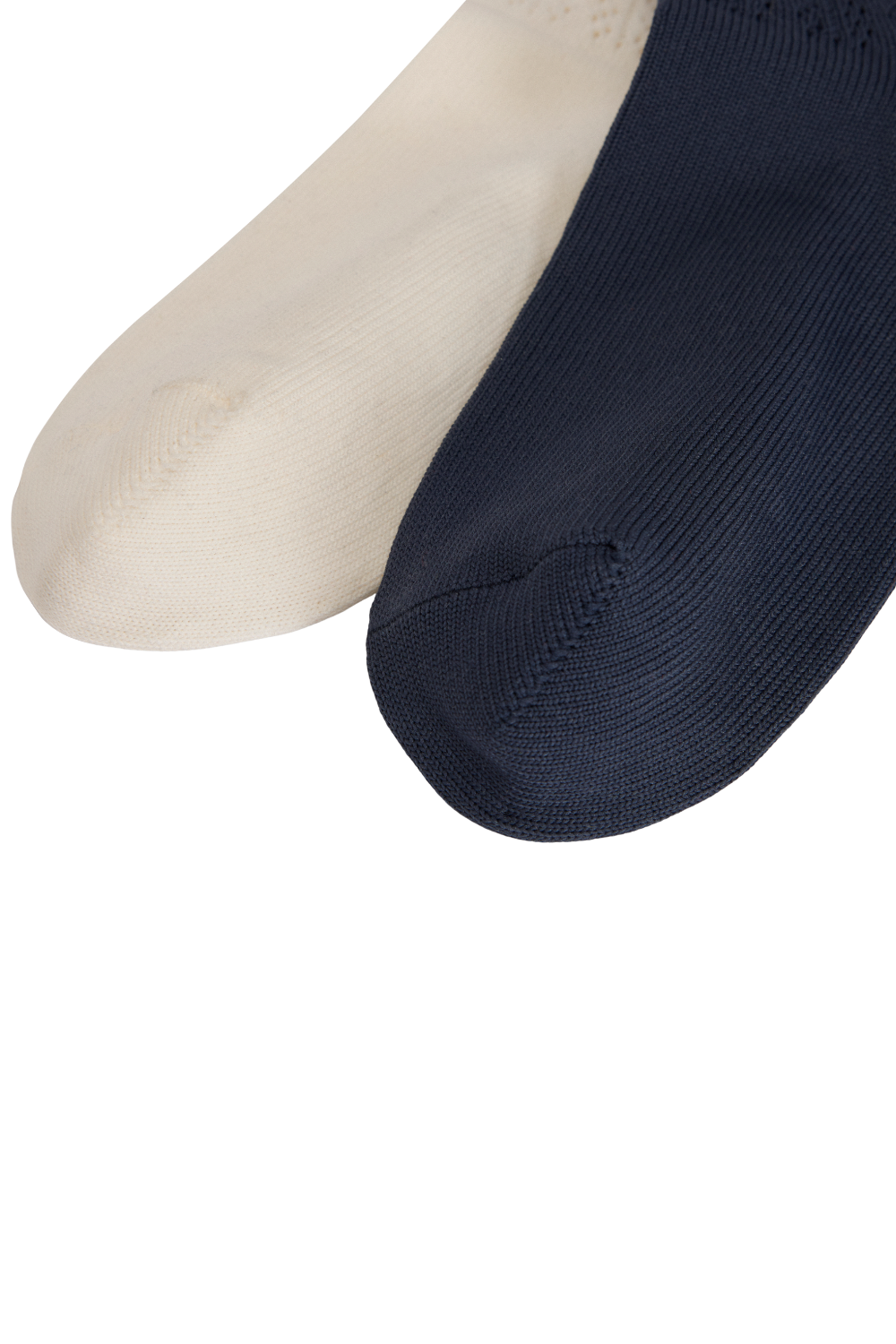 תמונת תקריב של ווילס בונר X אדידס זוג גרביים