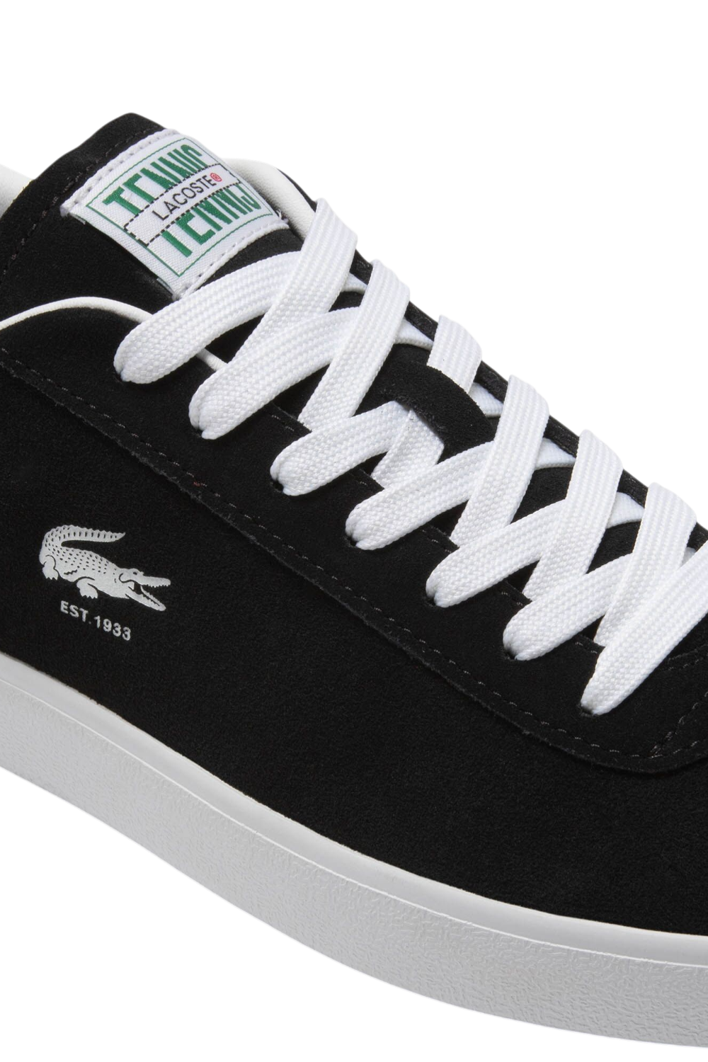 תמונת תקריב של סניקרס