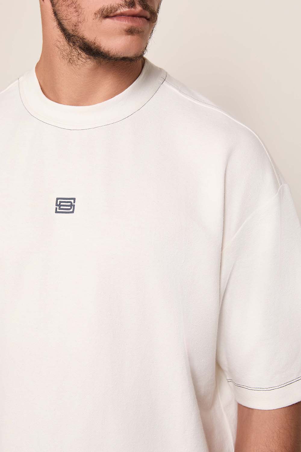 תמונת תקריב דוגמן של חולצת טי