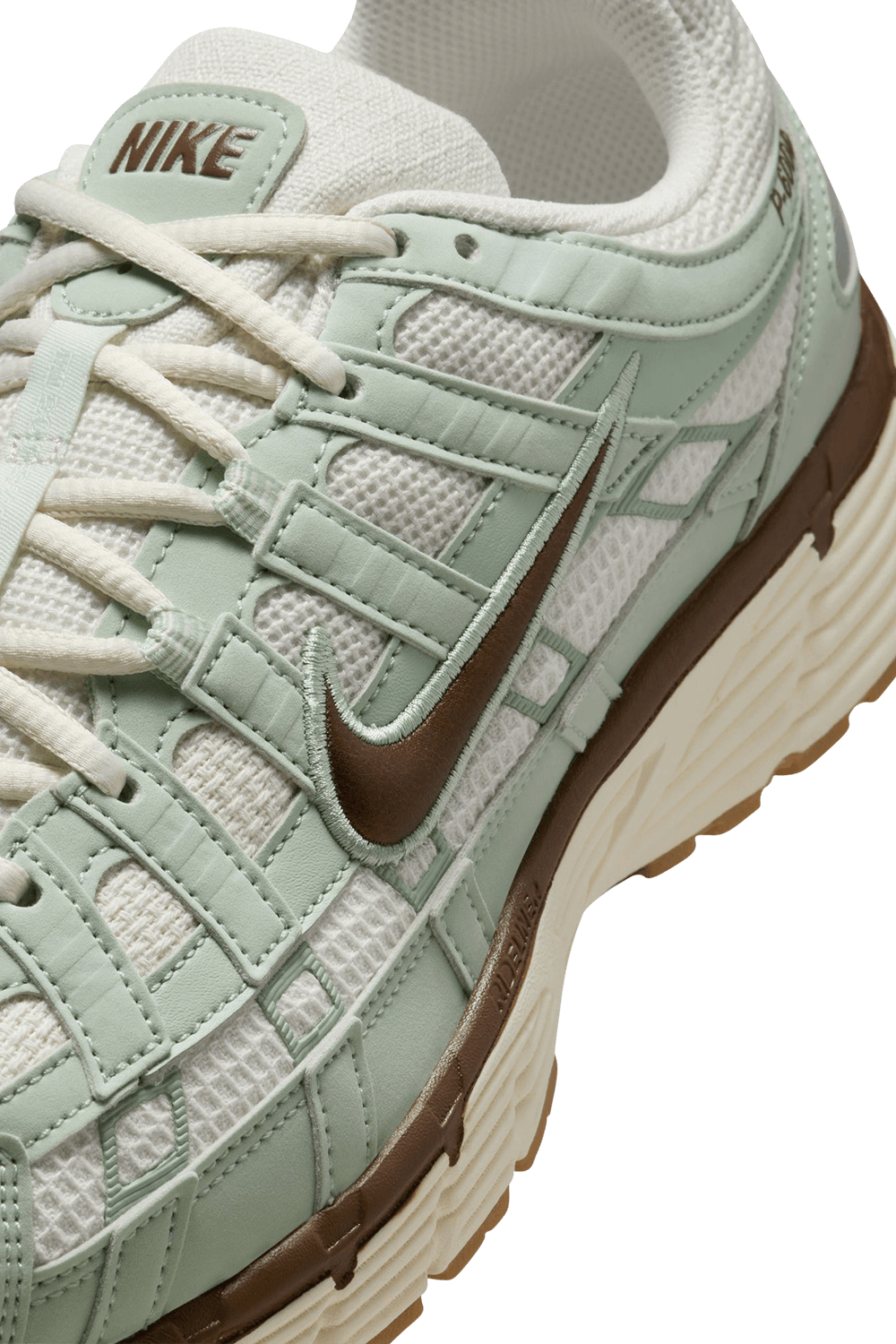 תמונת פנים של נעלי ריצה פי - 6000