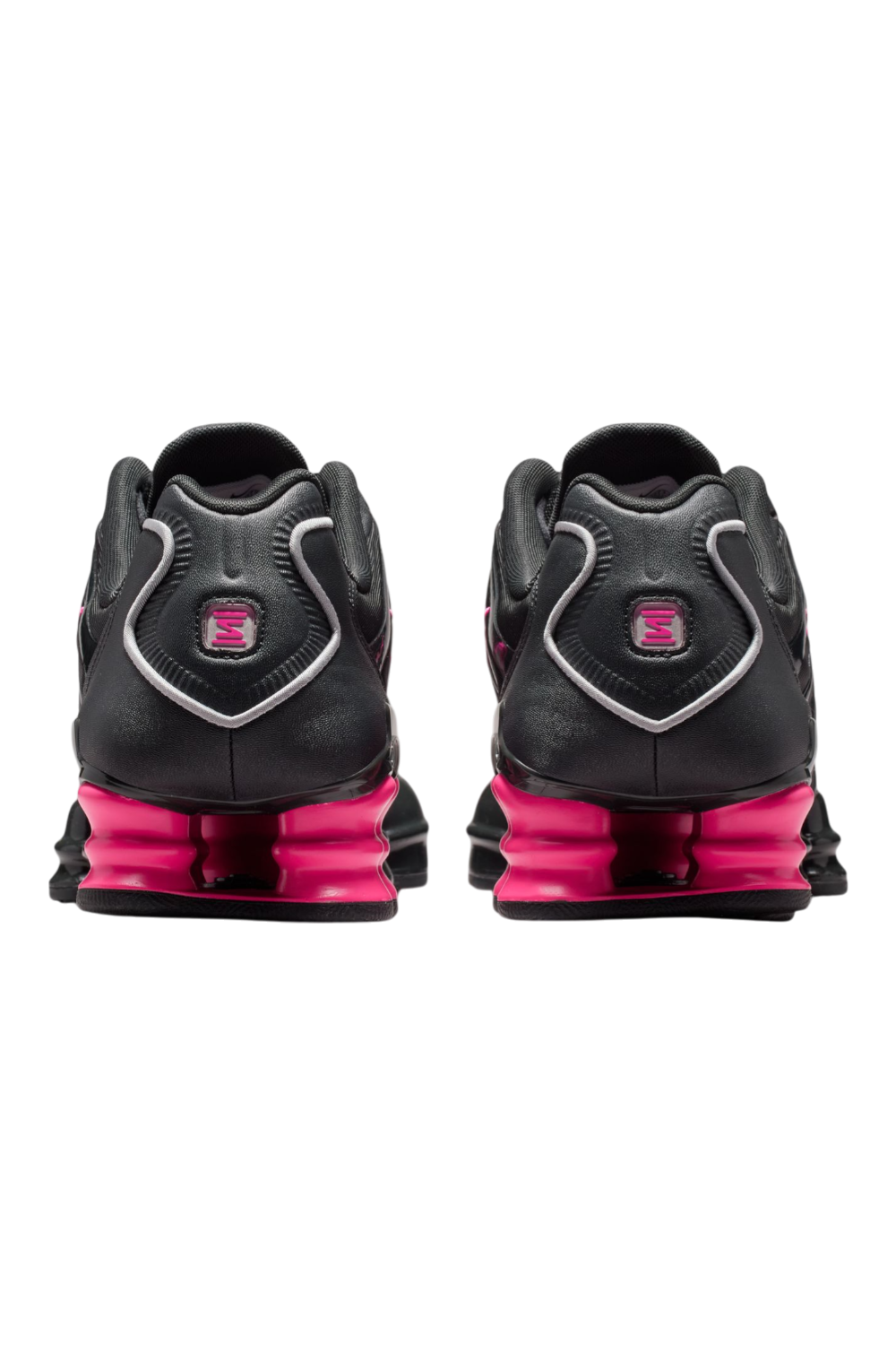 תמונת תקריב של נעלי סניקרס