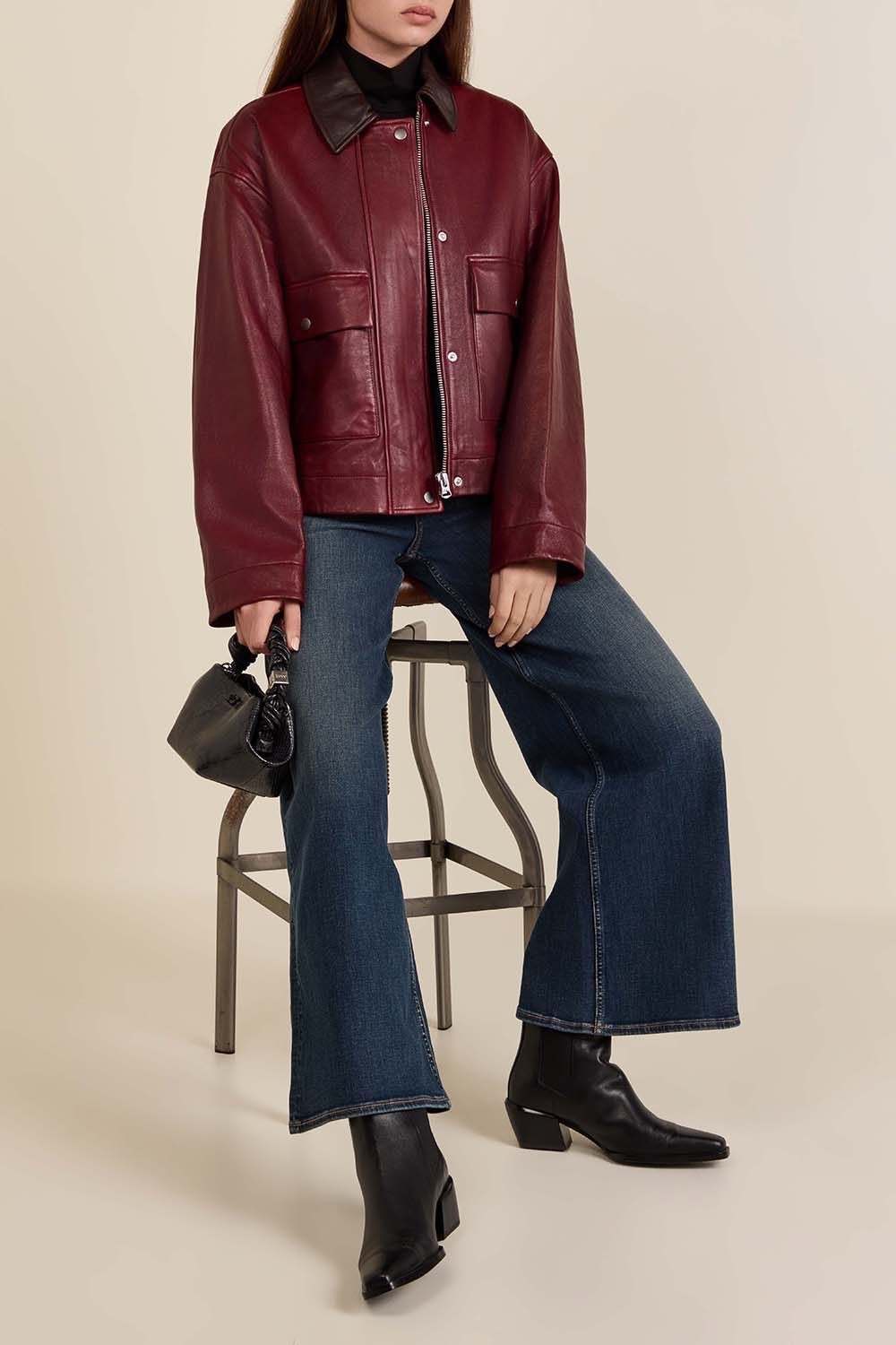 תמונת דוגמן קידמית של תיק בו מיני מנוחש