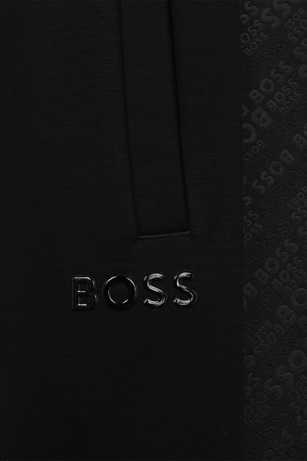 תמונה אחורית של מכנסי טרנינג