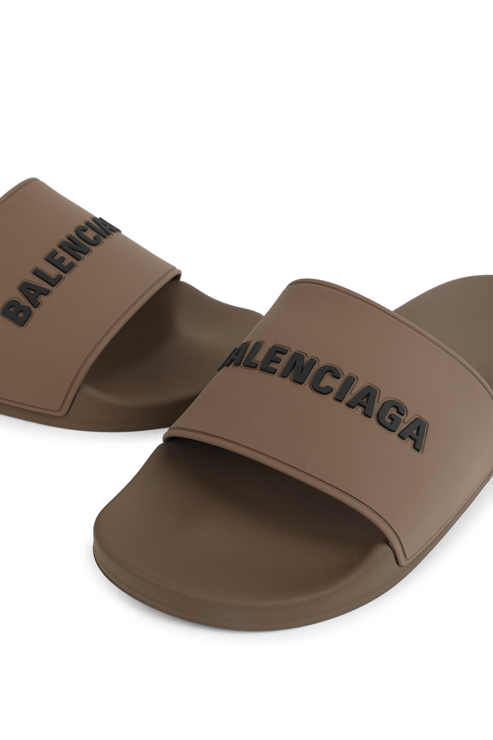 תמונת תקריב של כפכפי סליידס