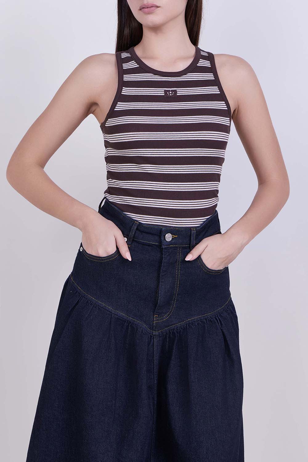 תמונת דוגמן קידמית של גופיית ריב פסים