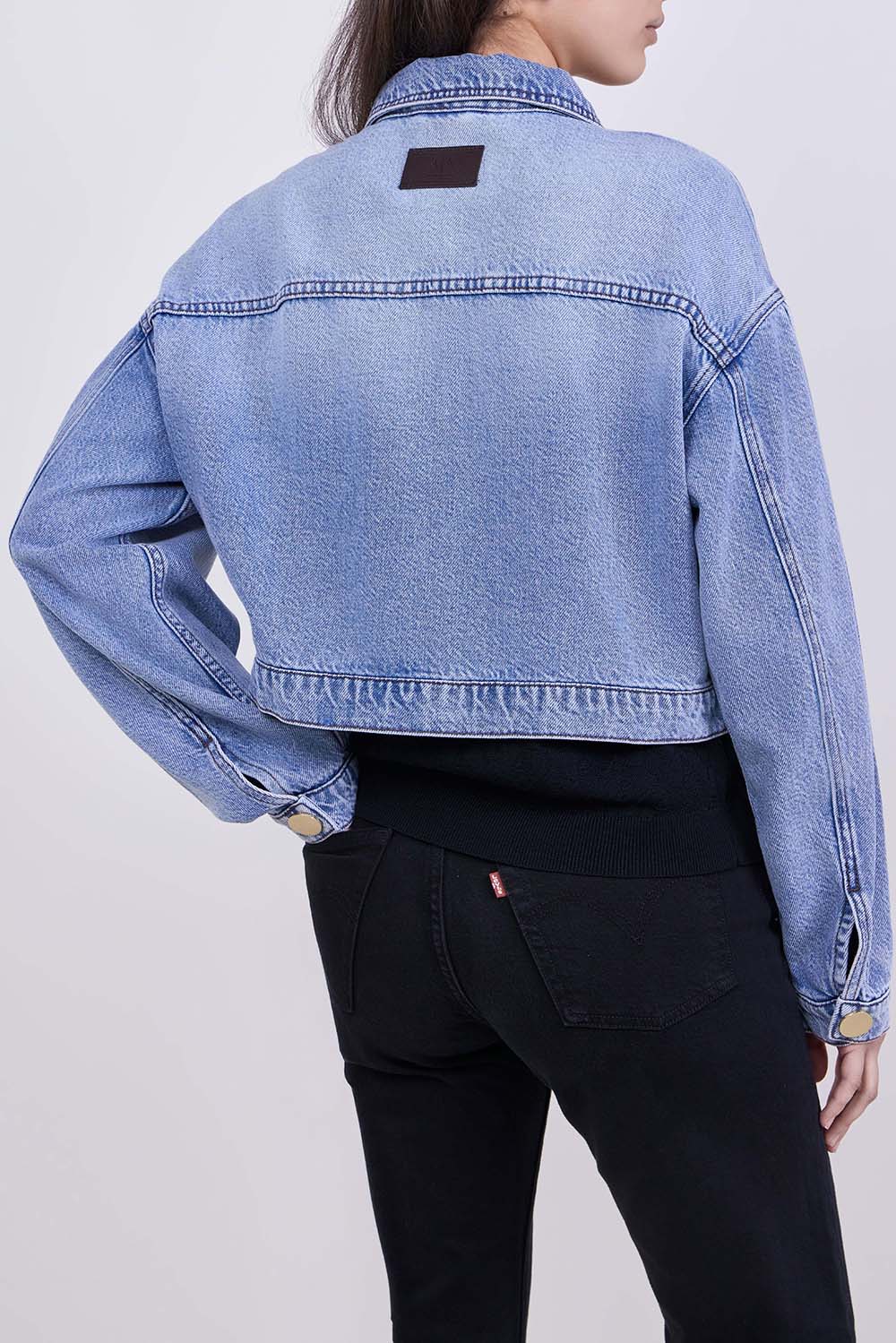 תמונת דוגמן אחורית של ז'קט ג'ינס